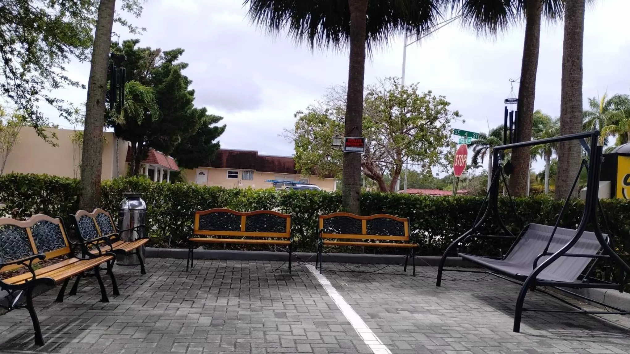 Seating area in Super 8 Motel by Wyndham near Fort Lauderdale Arpt