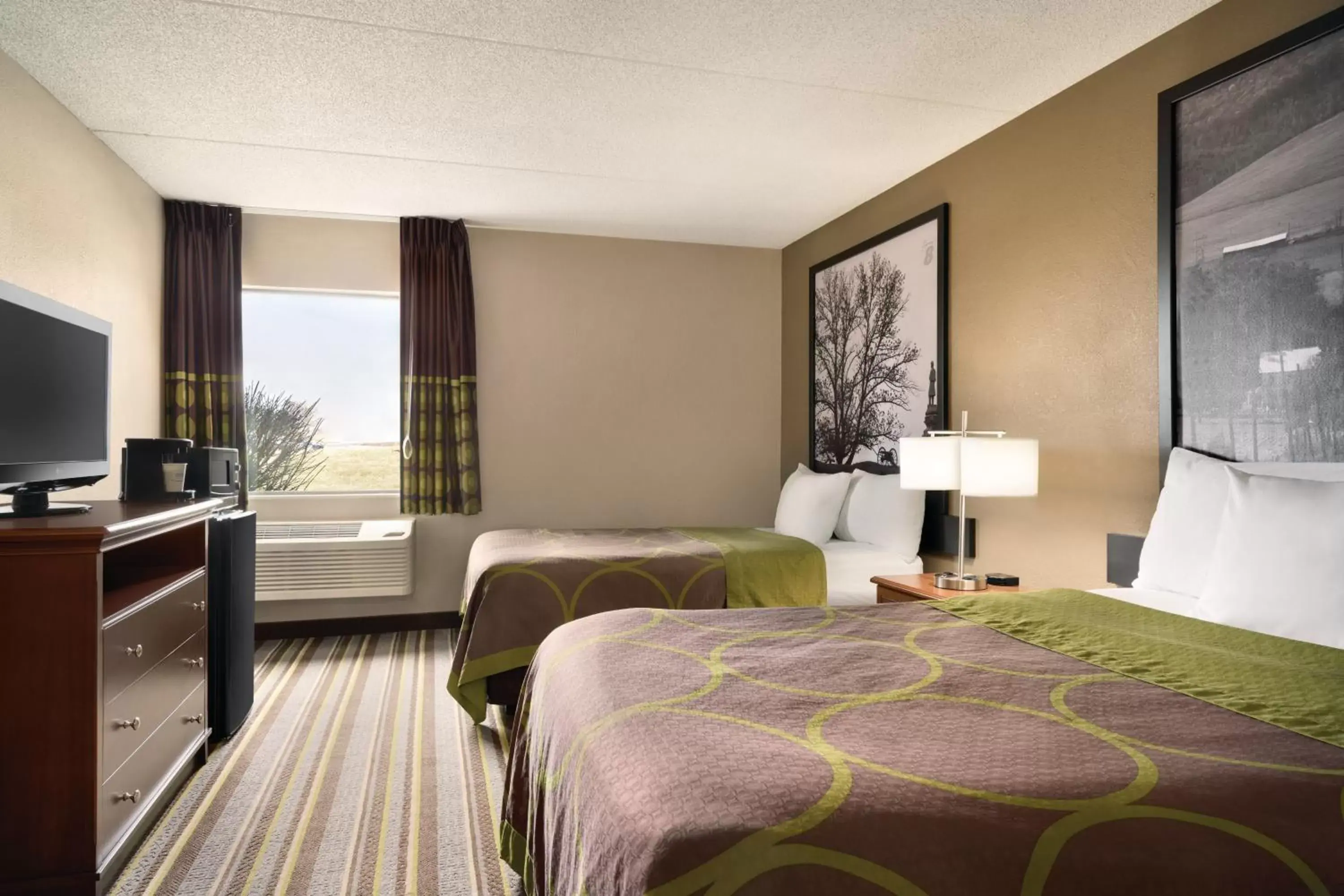 Bed in Super 8 by Wyndham Chambersburg I-81