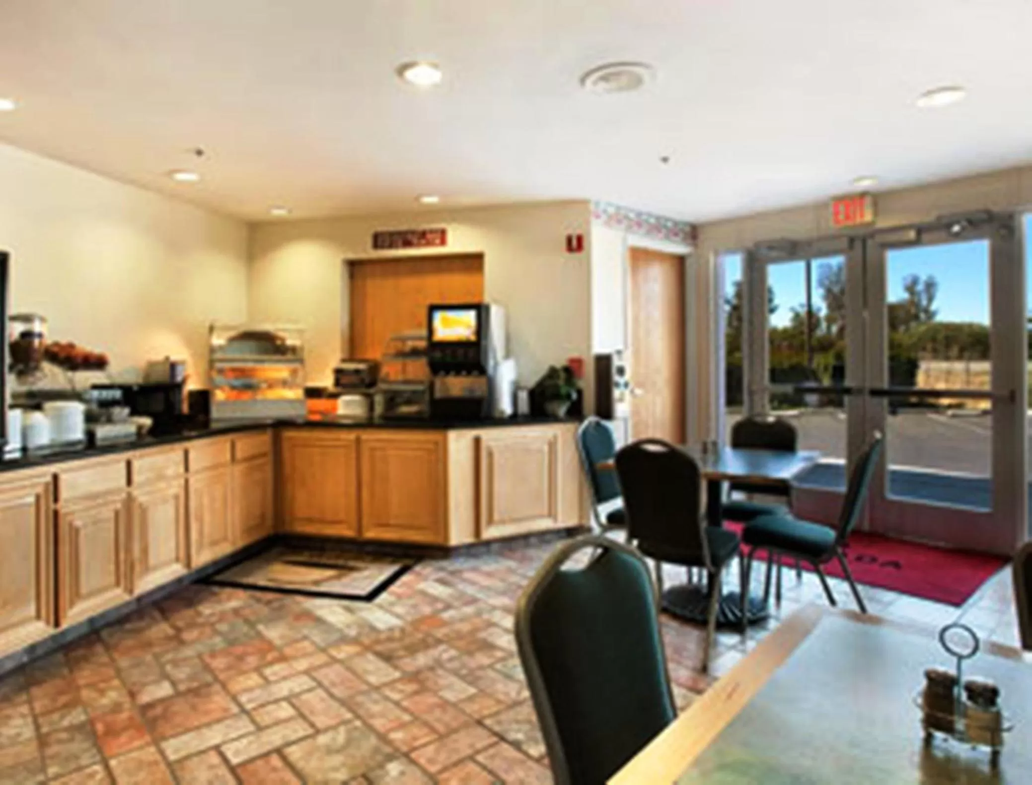 Restaurant/places to eat in Ramada by Wyndham Williams