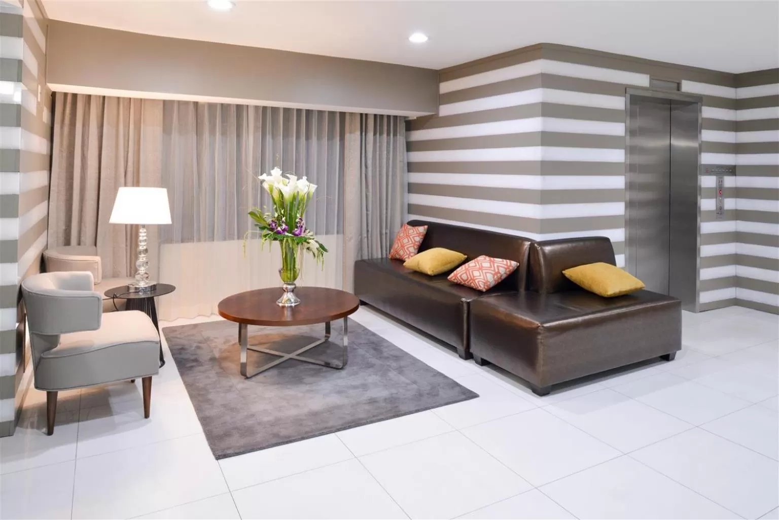 Lobby or reception in Best Western Plus LA Mid-Town Hotel