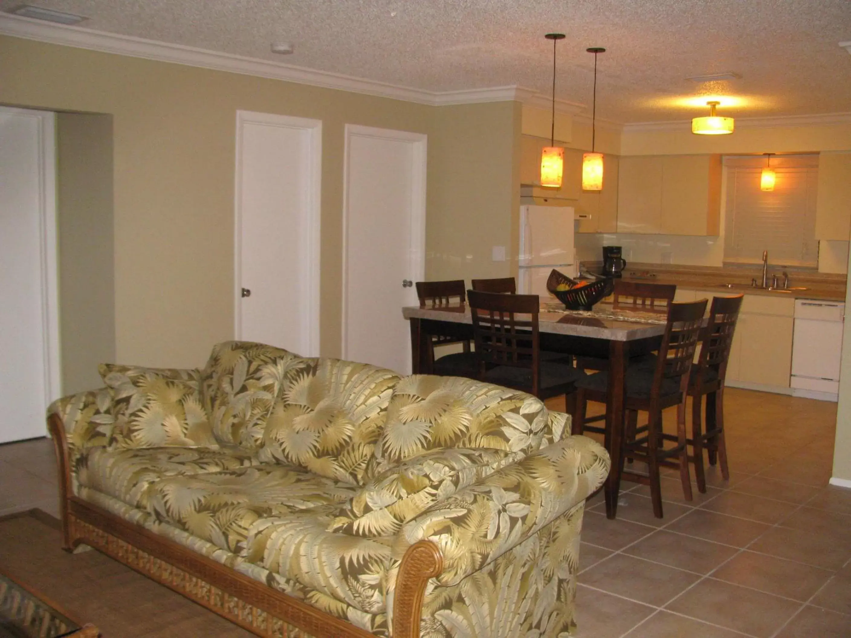 Living room, Seating Area in Queens Gate Resort