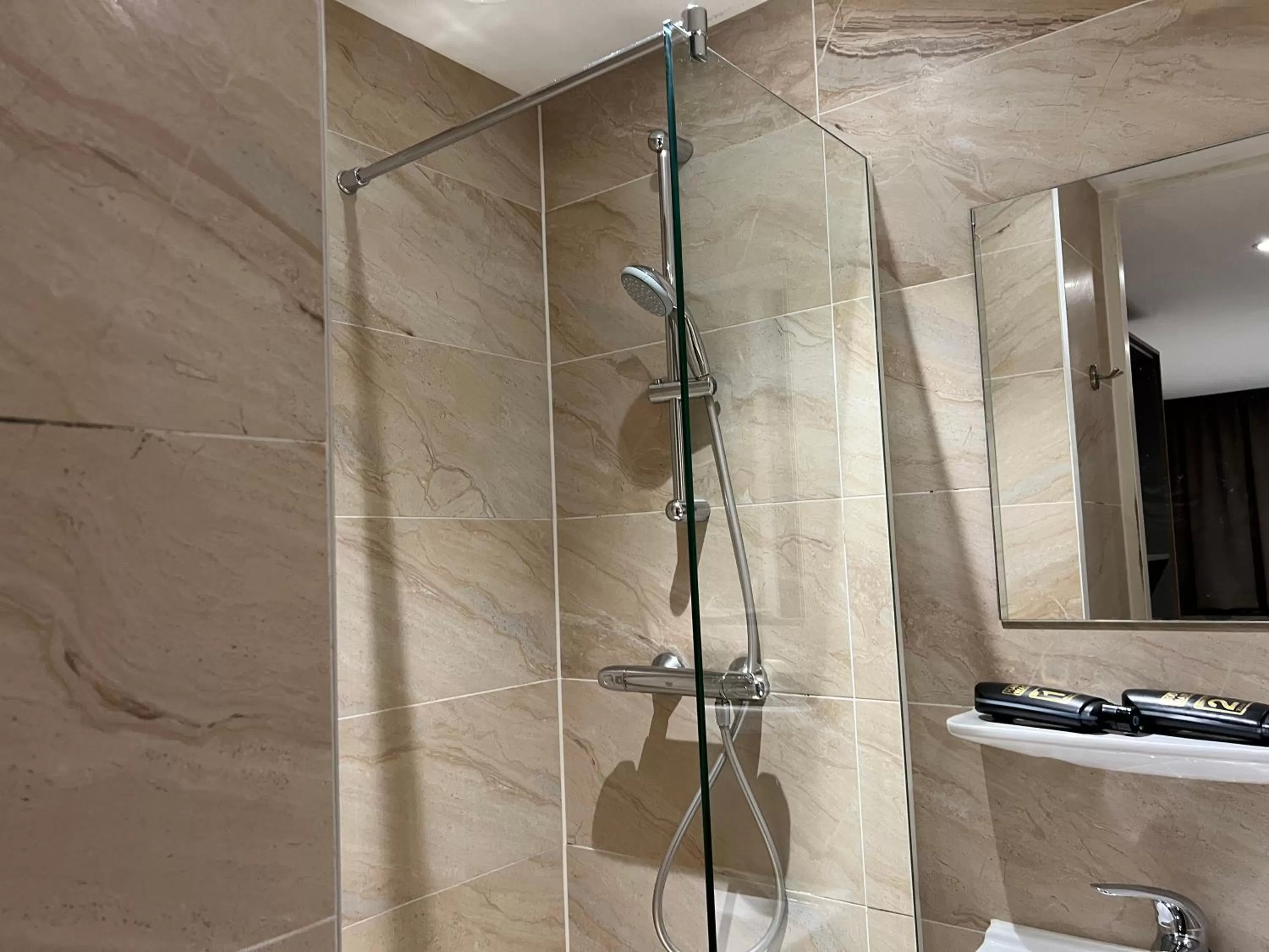 Bathroom in Blossoms City Hotel