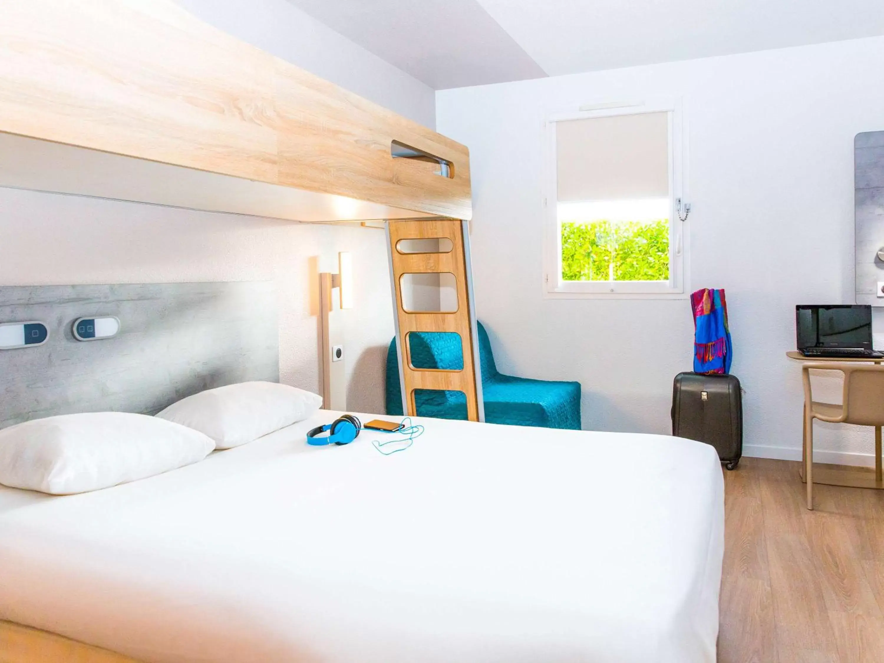 Photo of the whole room, Bed in Ibis Budget Marmande