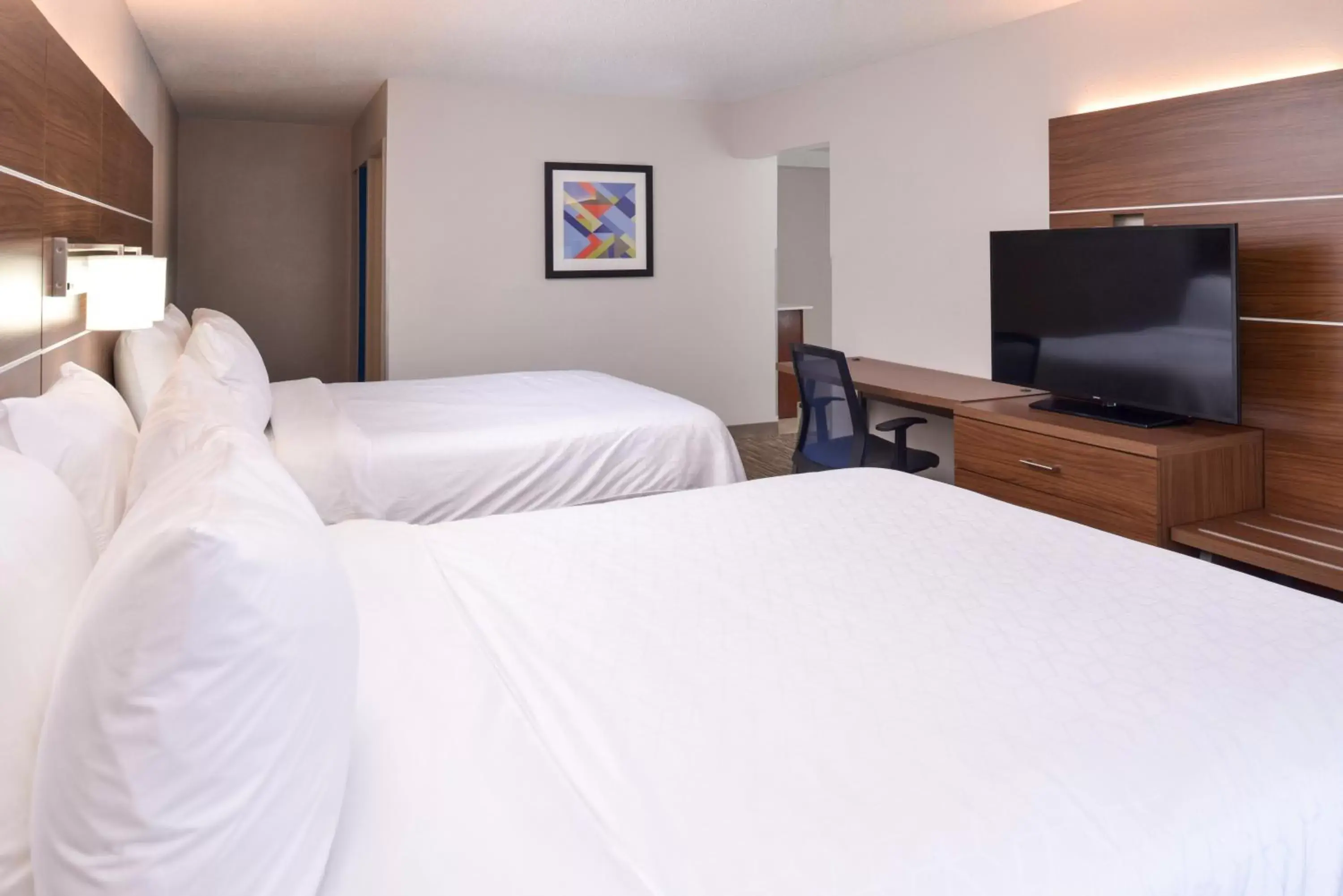 Photo of the whole room, Bed in Holiday Inn Express Towson- Baltimore North, an IHG Hotel