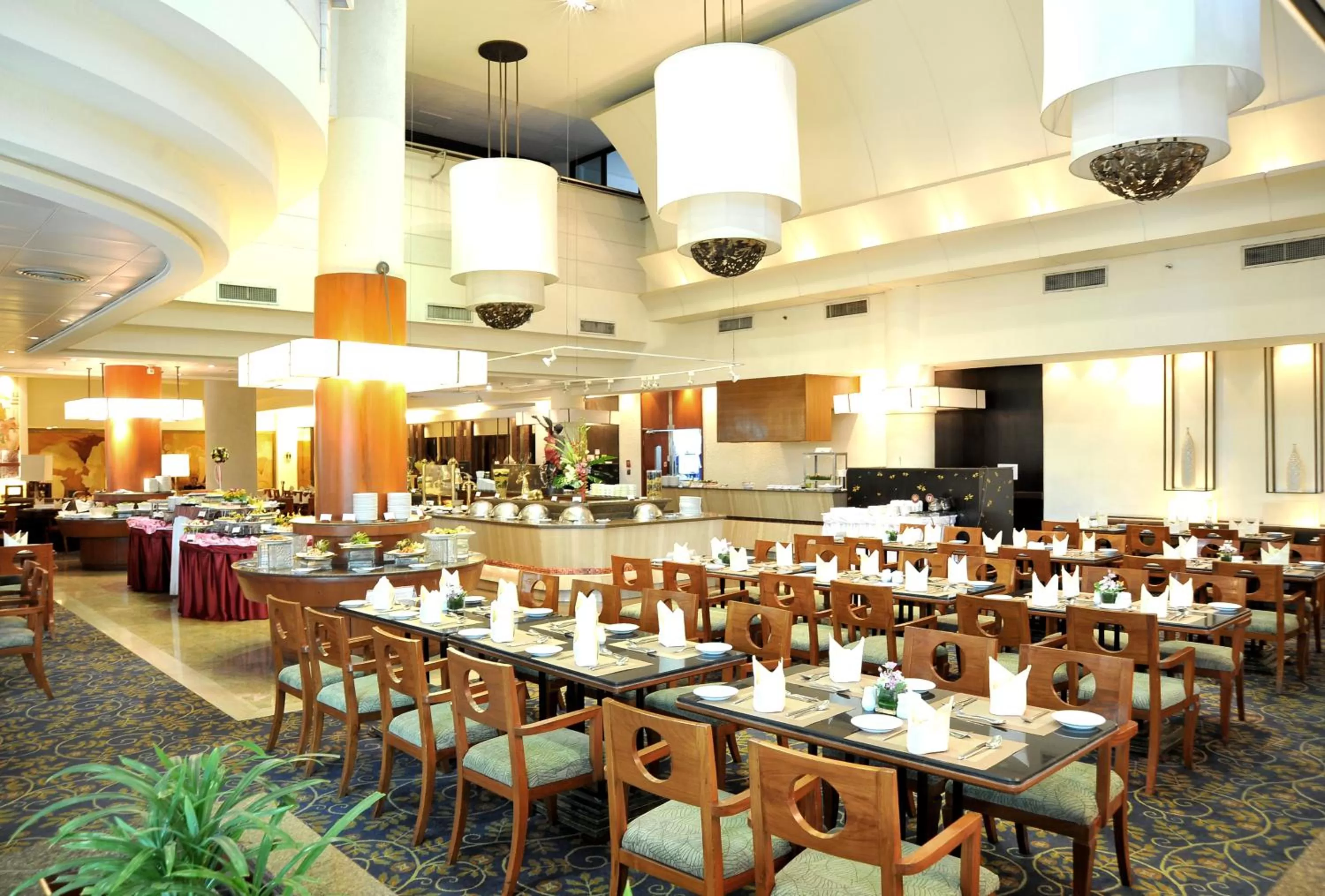 Restaurant/places to eat in Rama Gardens Hotel Bangkok