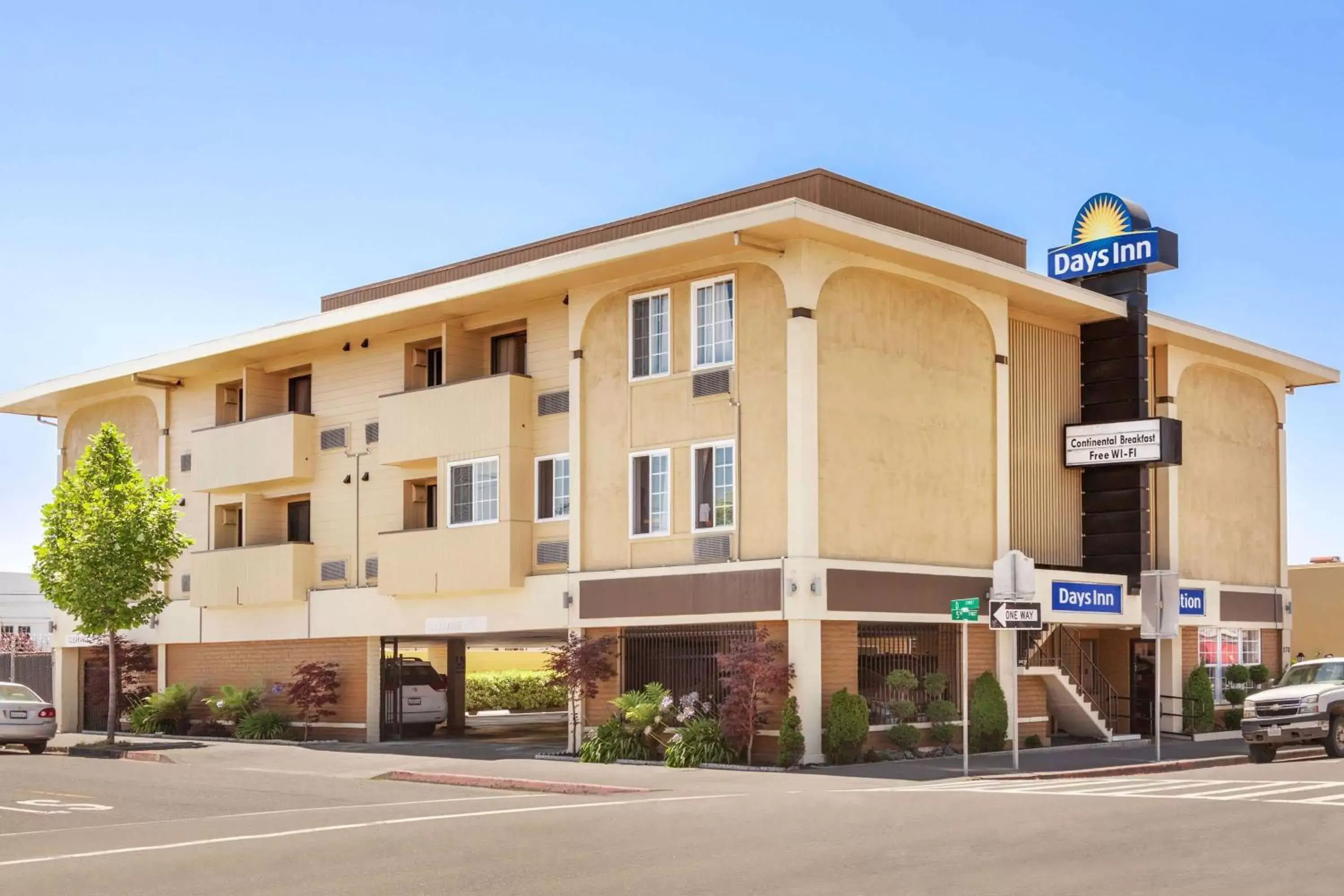 Property building in Days Inn by Wyndham Eureka CA Property building in Days Inn by Wyndham Eureka CA