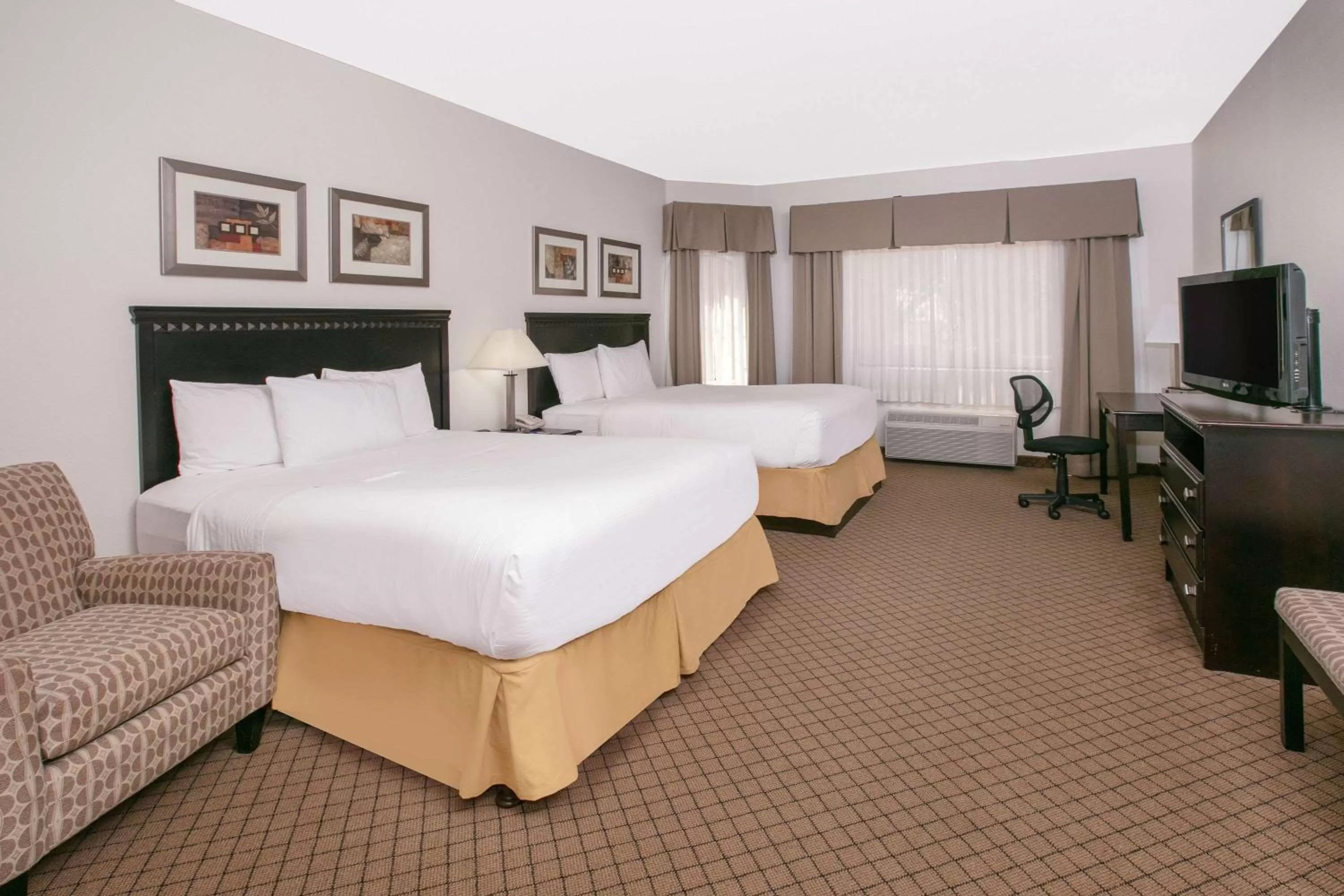 Photo of the whole room in Baymont by Wyndham Roswell