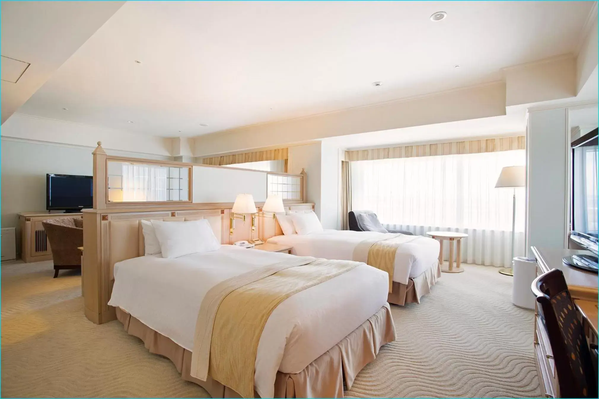 Bed in Hotel Nikko Kansai Airport - 3 mins walk to the airport