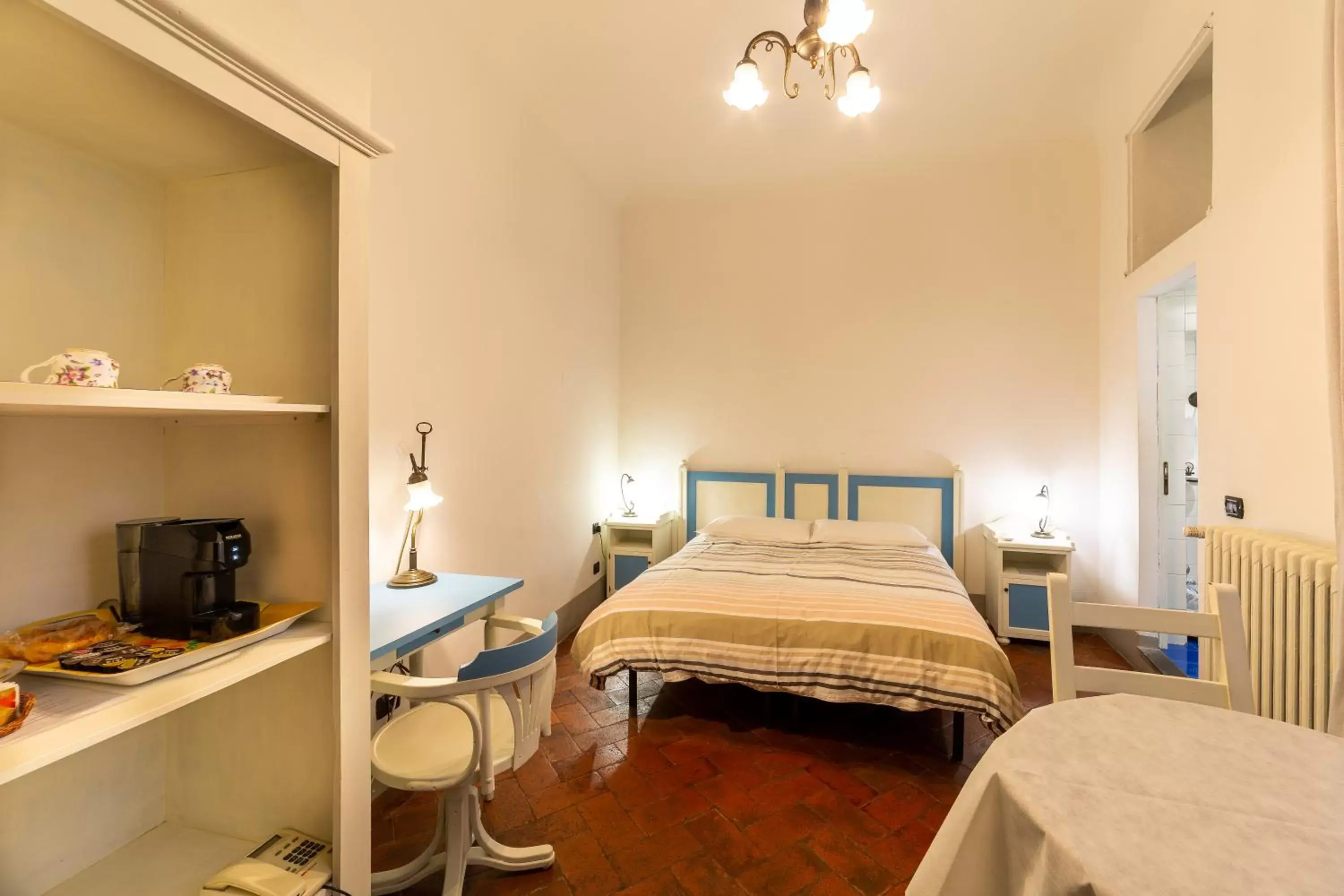 Photo of the whole room, Bed in La Residenza del Proconsolo