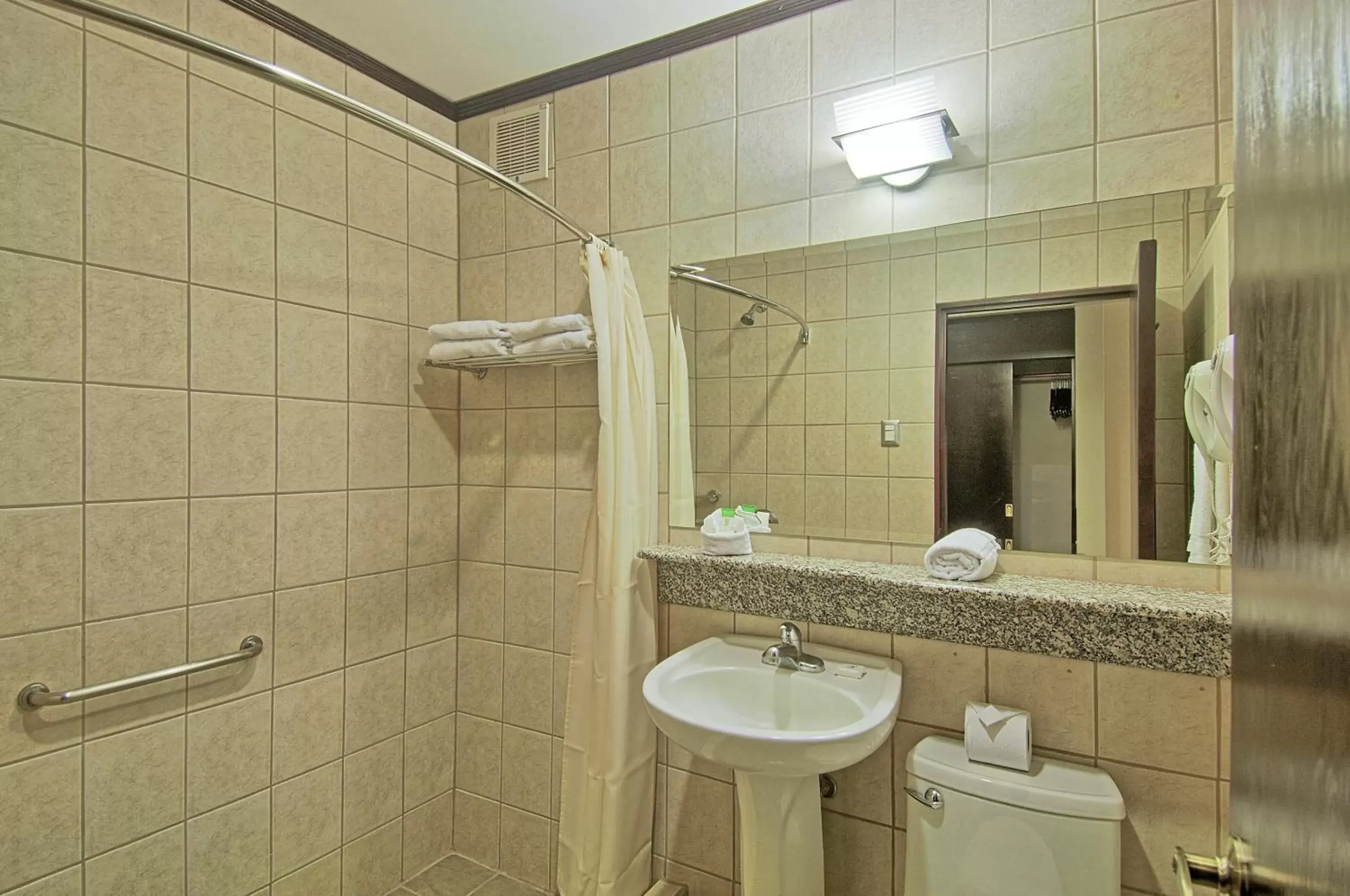 Bathroom in Balmoral Hotel San José CR, Historic District