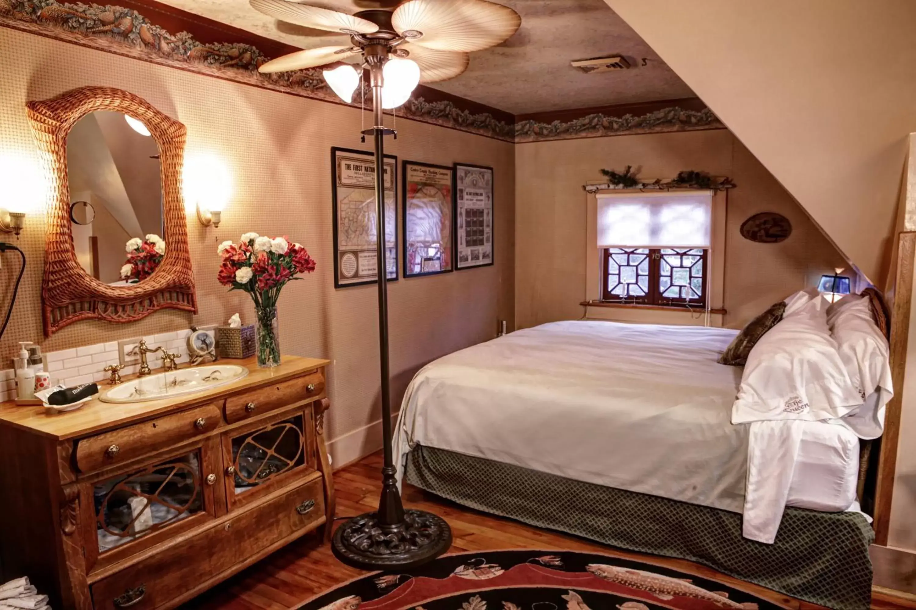 Bedroom in The Queen, A Victorian Bed & Breakfast