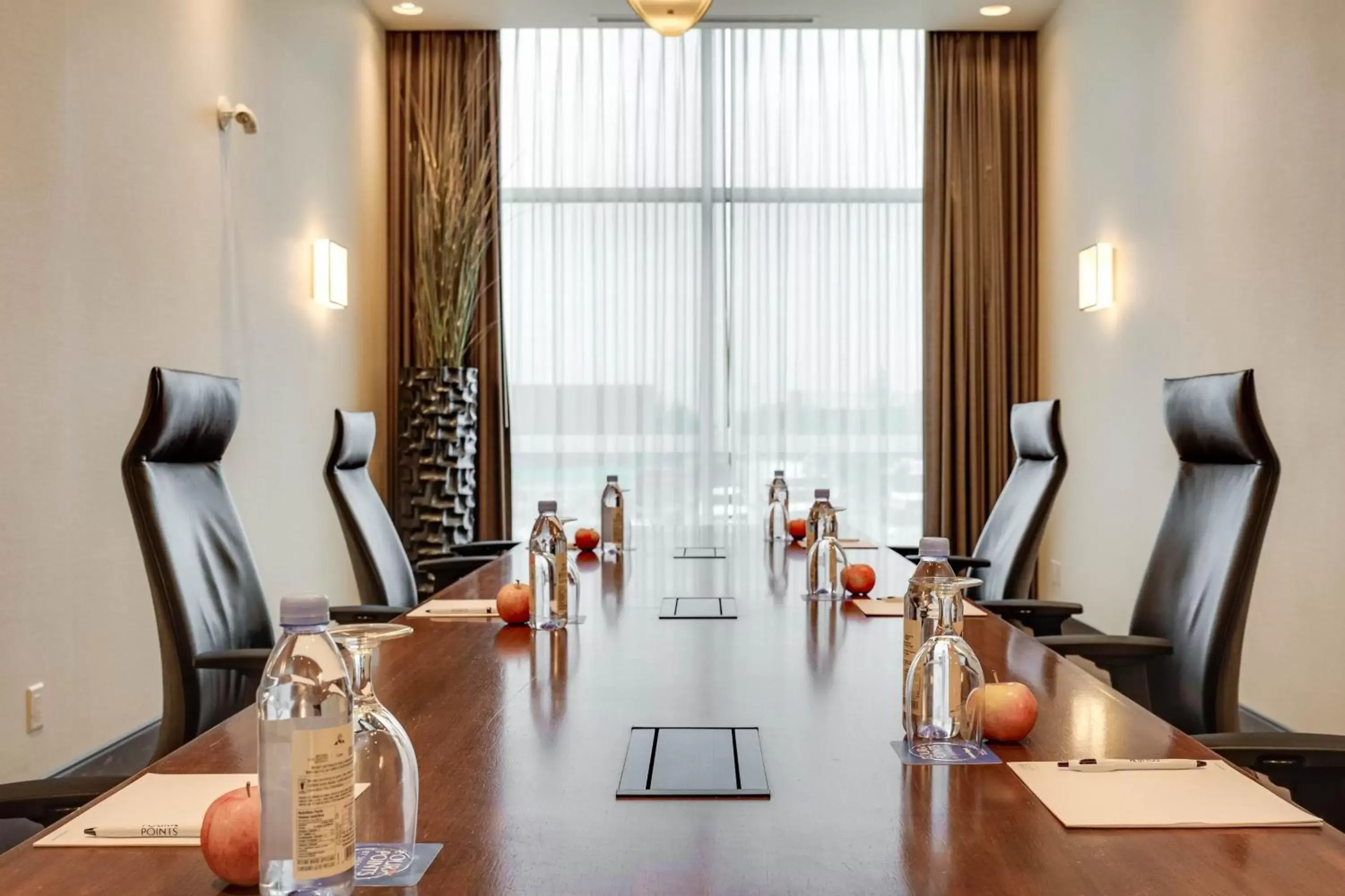 Meeting/conference room in Four Points by Sheraton Kelowna Airport