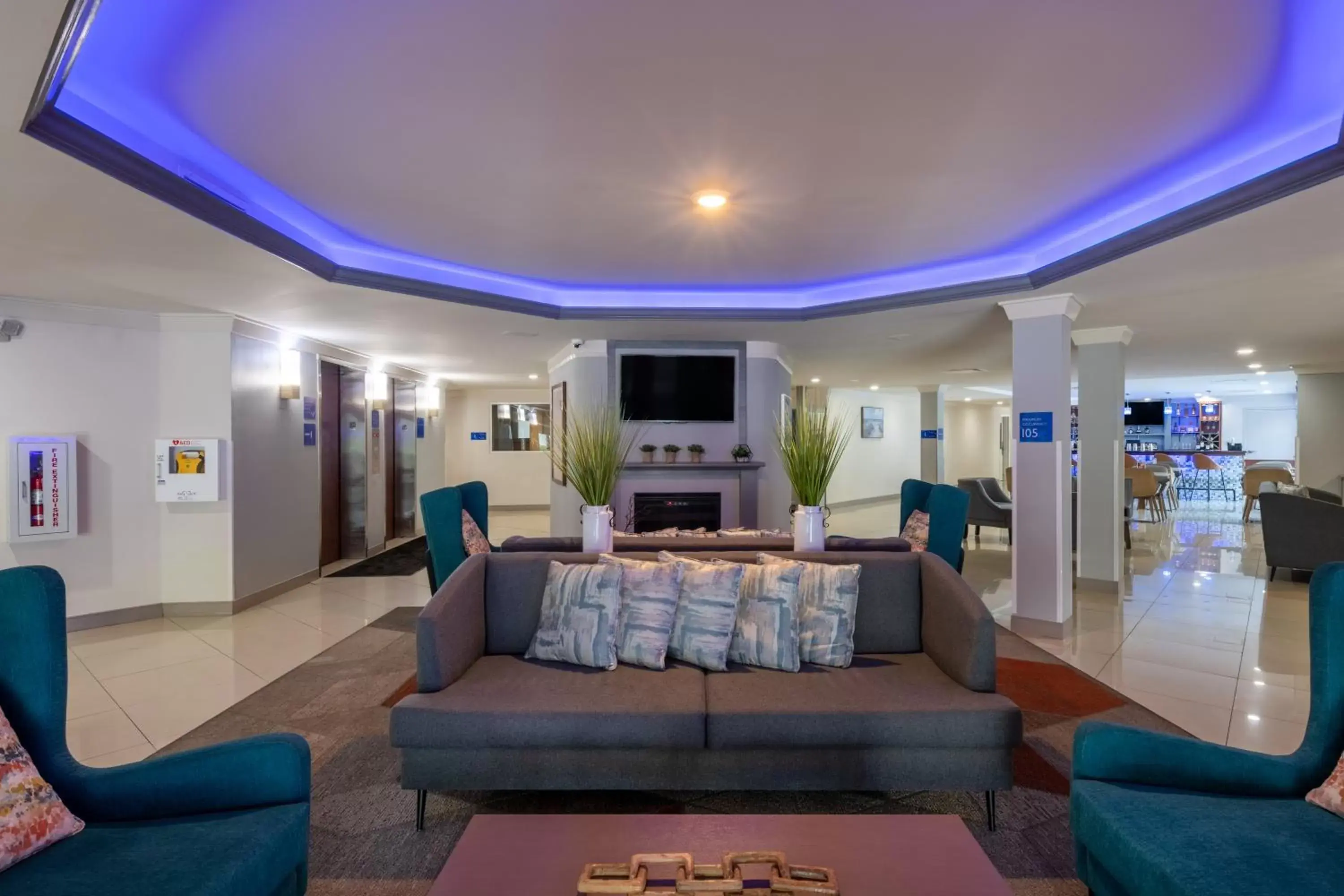 Communal lounge/ TV room, Seating Area in TRYP by Wyndham Tallahassee North I-10 Capital Circle