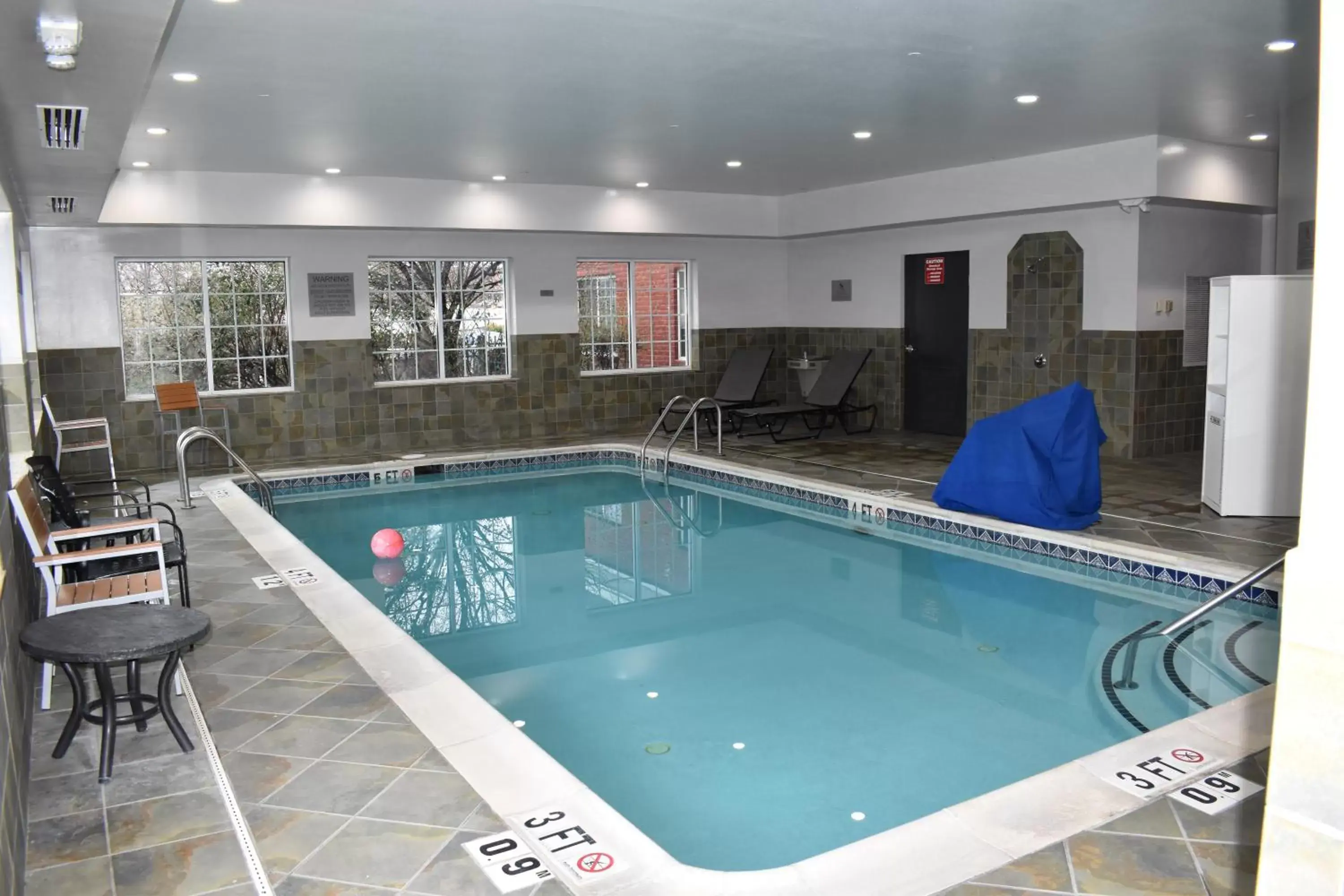 Swimming Pool in Country Inn & Suites by Radisson, Hagerstown, MD