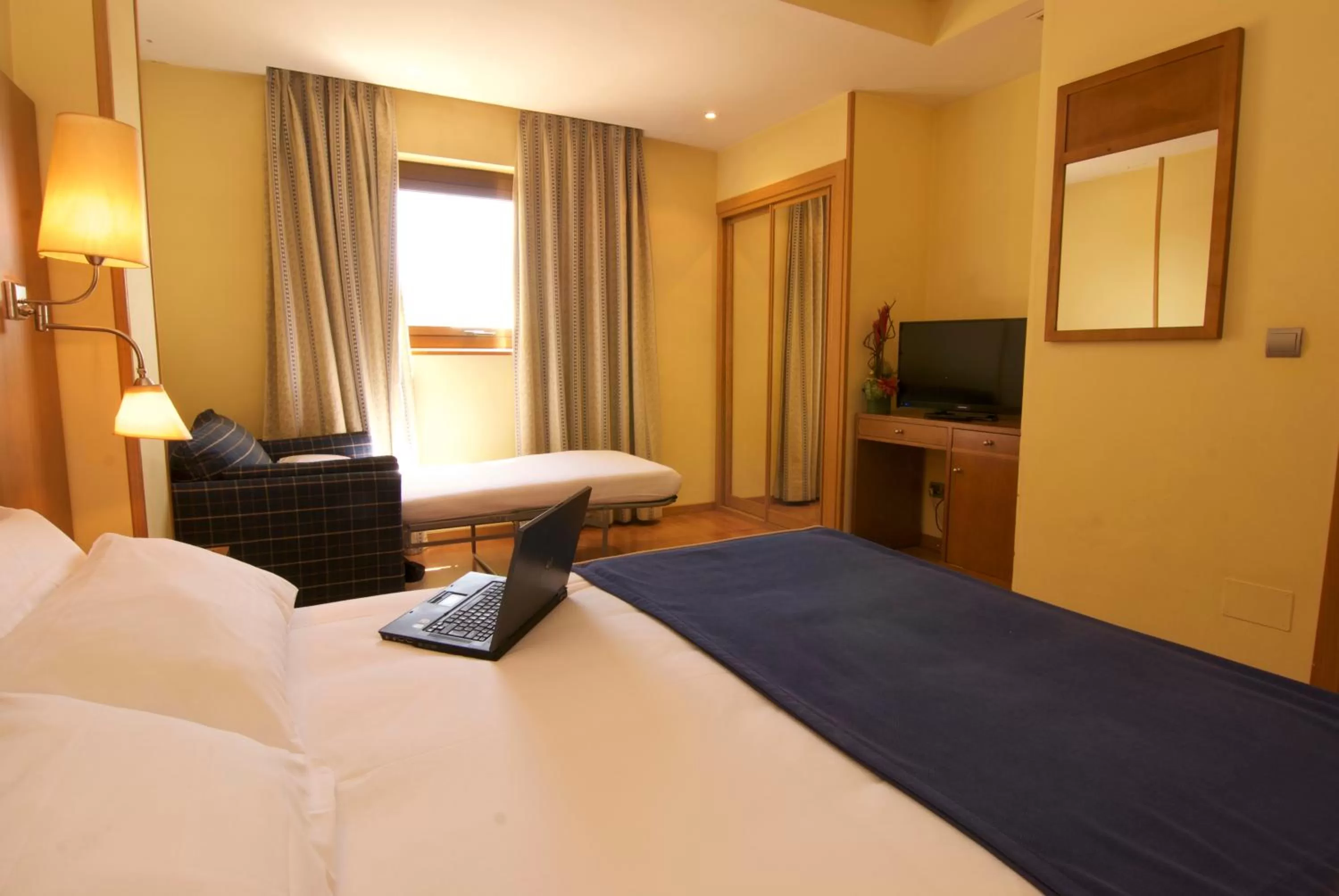 Photo of the whole room, Bed in Hotel Galaico