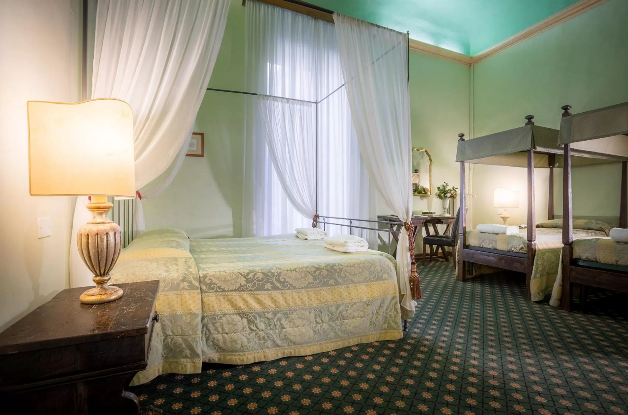 Photo of the whole room, Bed in Hotel Torre Guelfa Palazzo Acciaiuoli