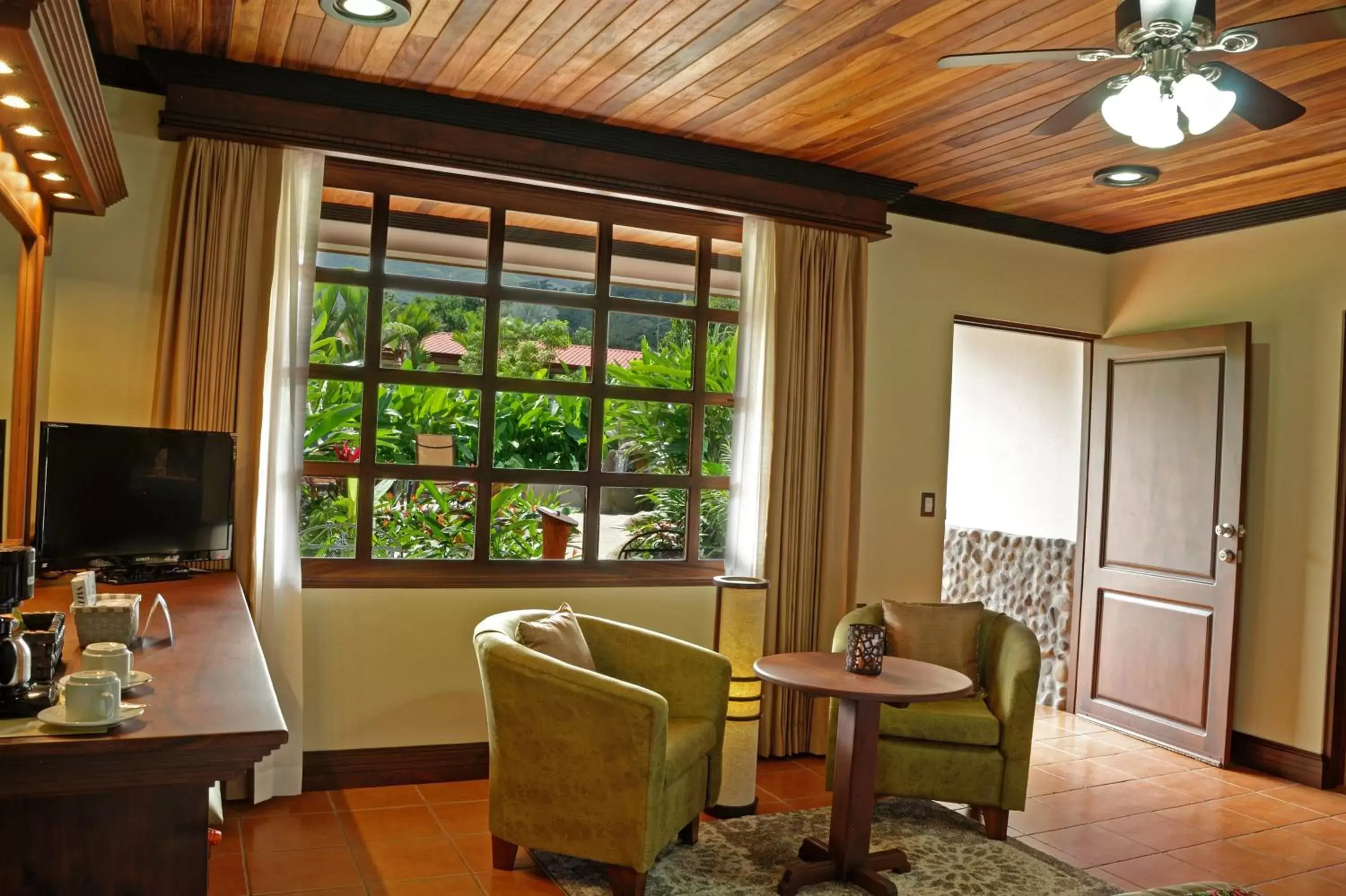 Living room, Seating Area in Volcano Lodge, Hotel & Thermal Experience
