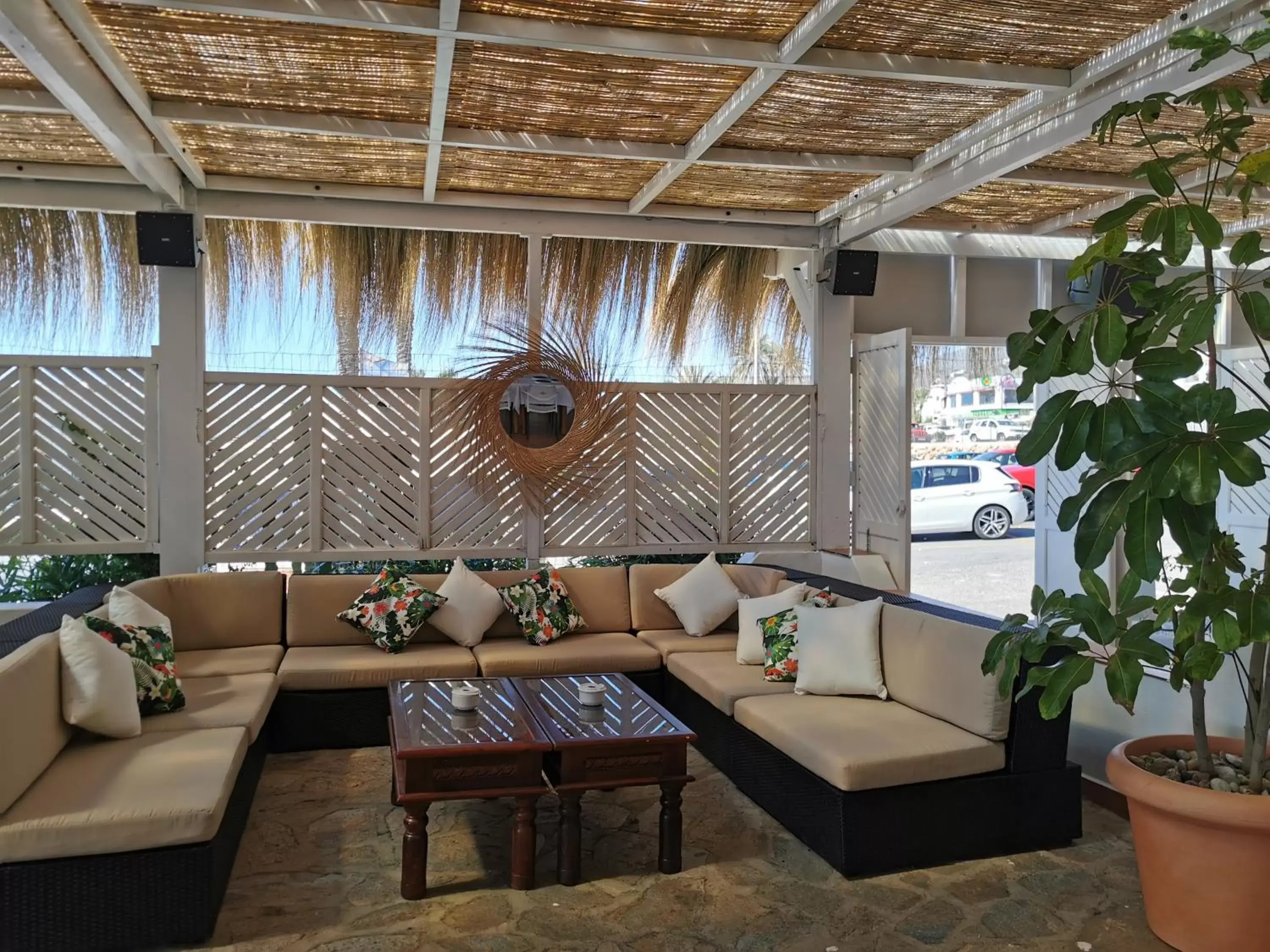 Restaurant/places to eat, Seating Area in Hotel Puntazo II