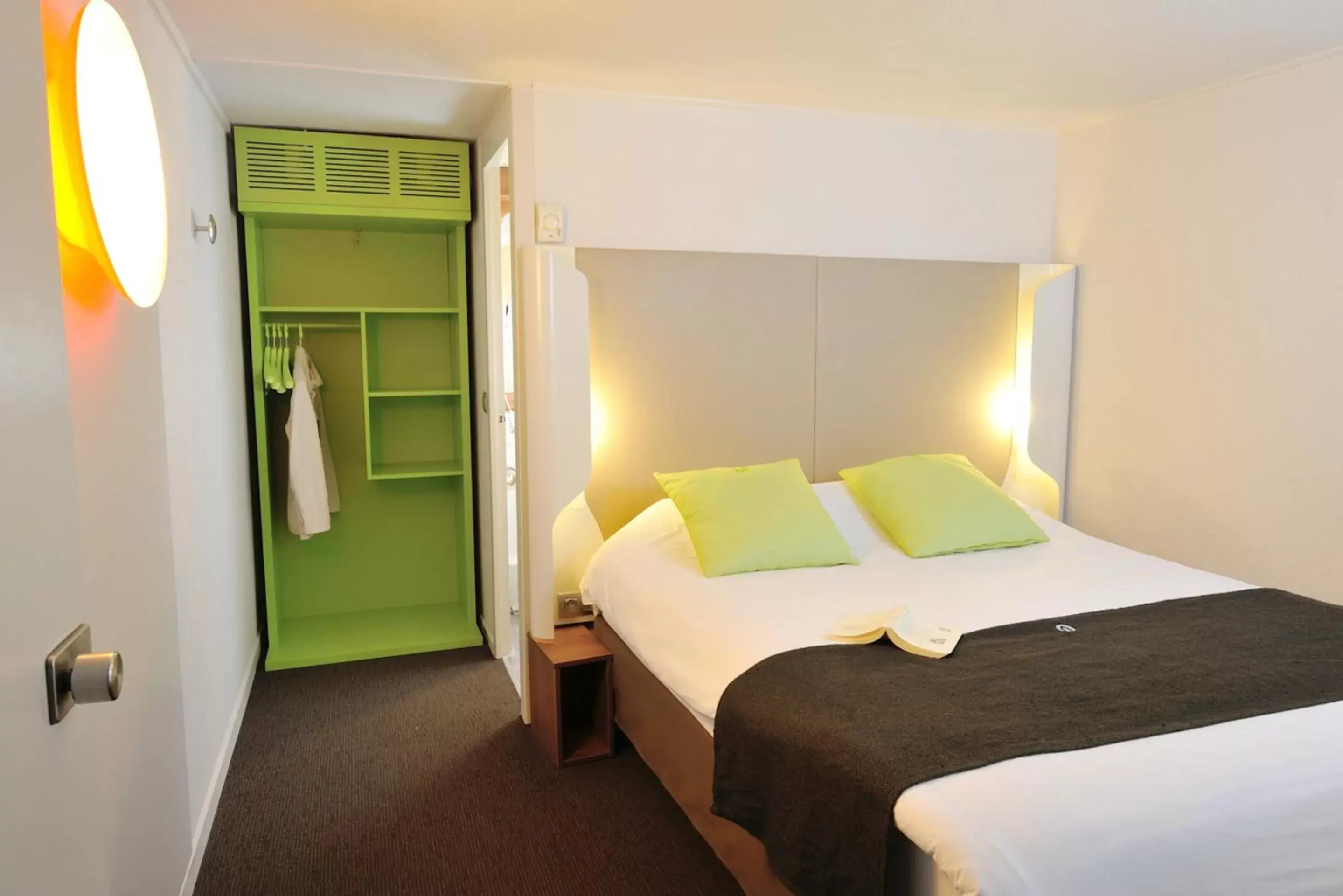 Bedroom, Bed in Campanile Nantes Saint-Sébastien-Sur-Loire