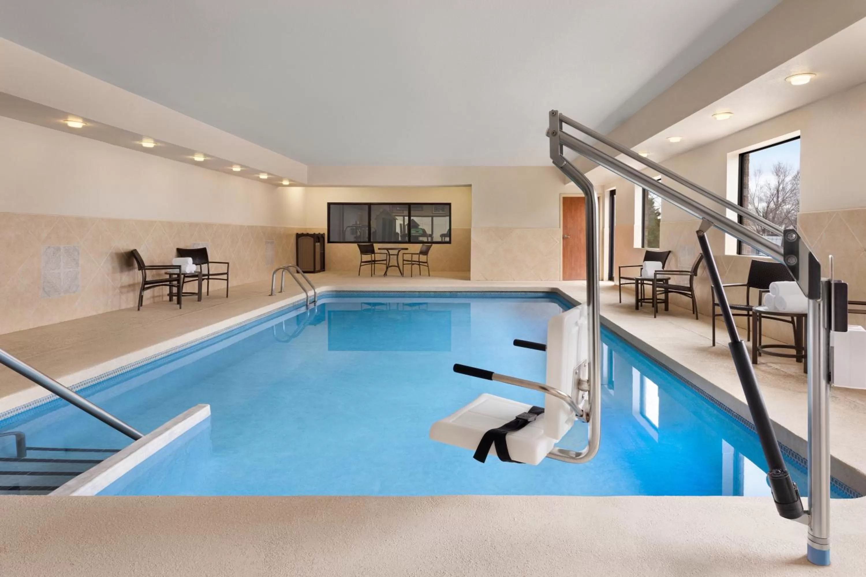 Swimming pool in Holiday Inn Express Hotel & Suites Edmond by IHG