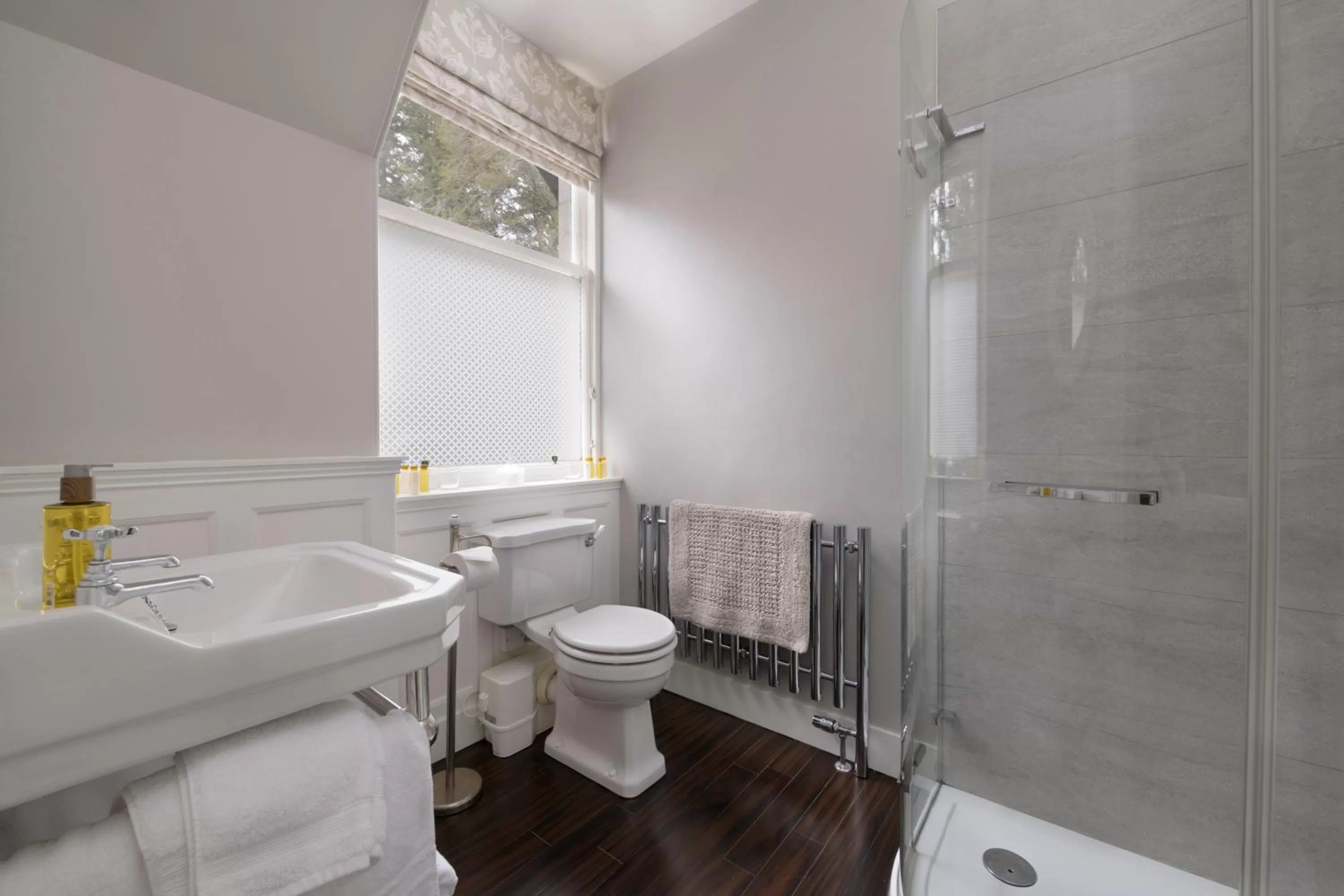 Bathroom in Lys-Na-Greyne Country House