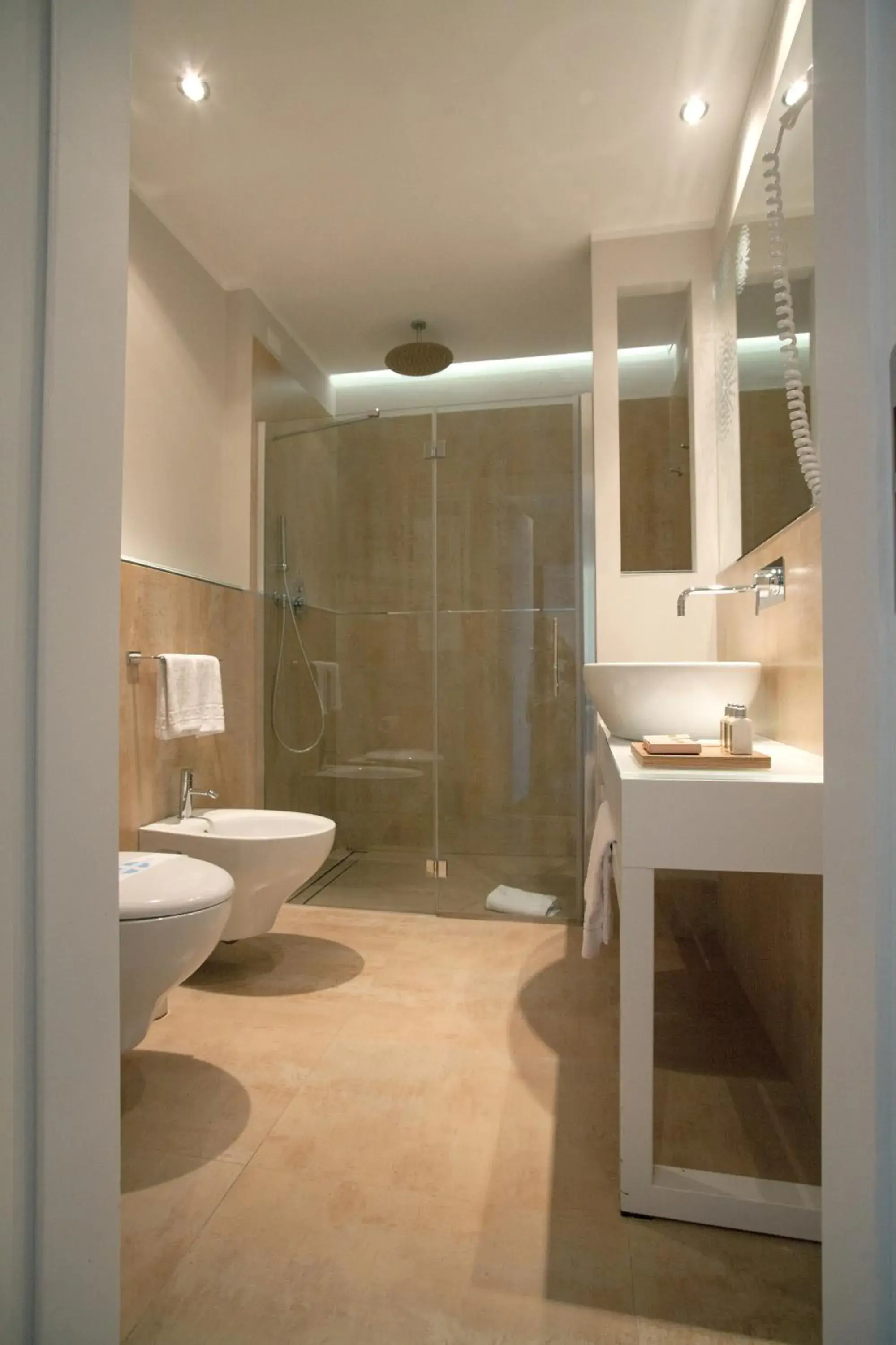 Shower, Bathroom in Oxygen Lifestyle Hotel/Helvetia Parco