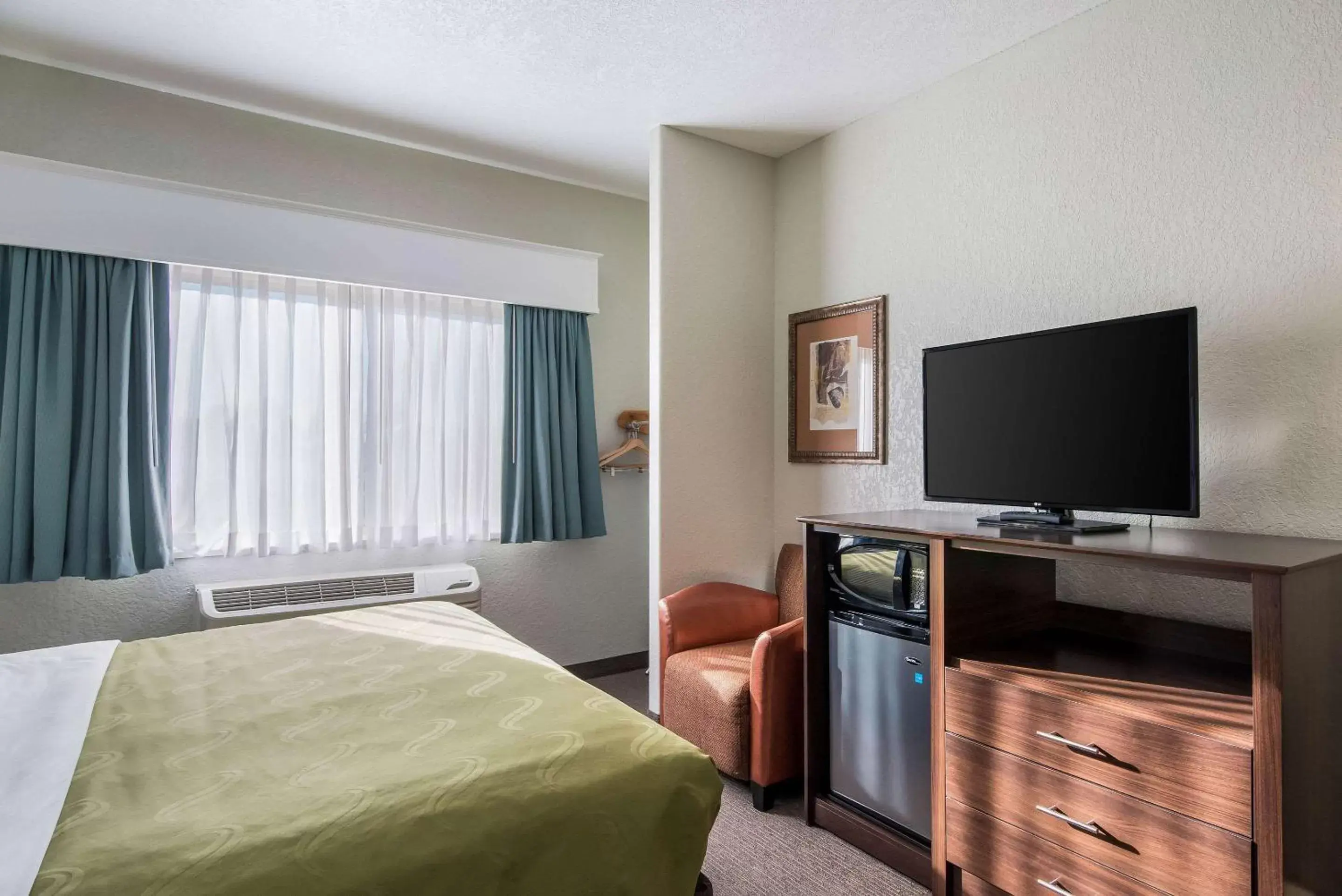 Photo of the whole room, TV/Entertainment Center in Quality Inn & Suites West