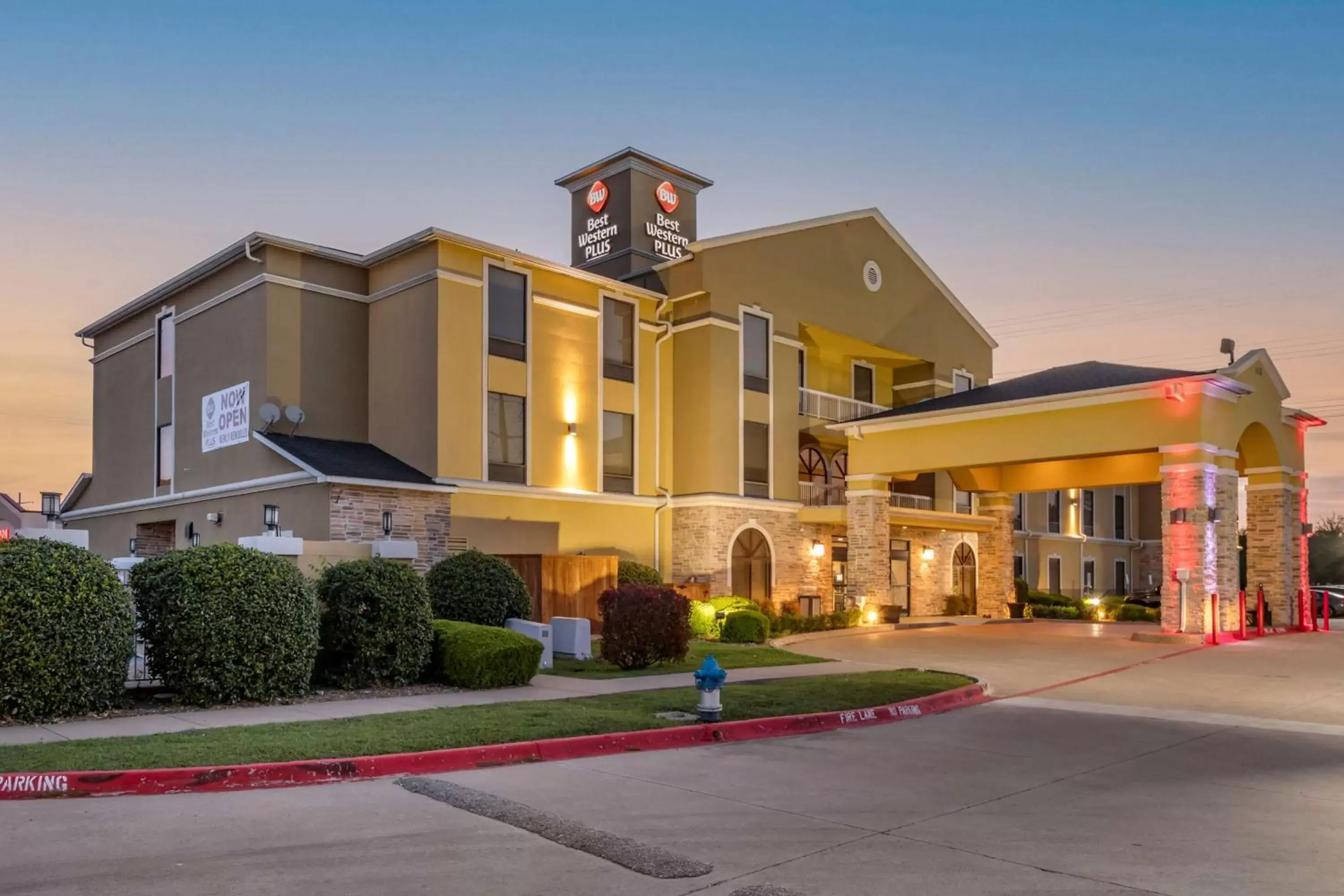 Property Building in Best Western Plus McKinney Inn and Suites