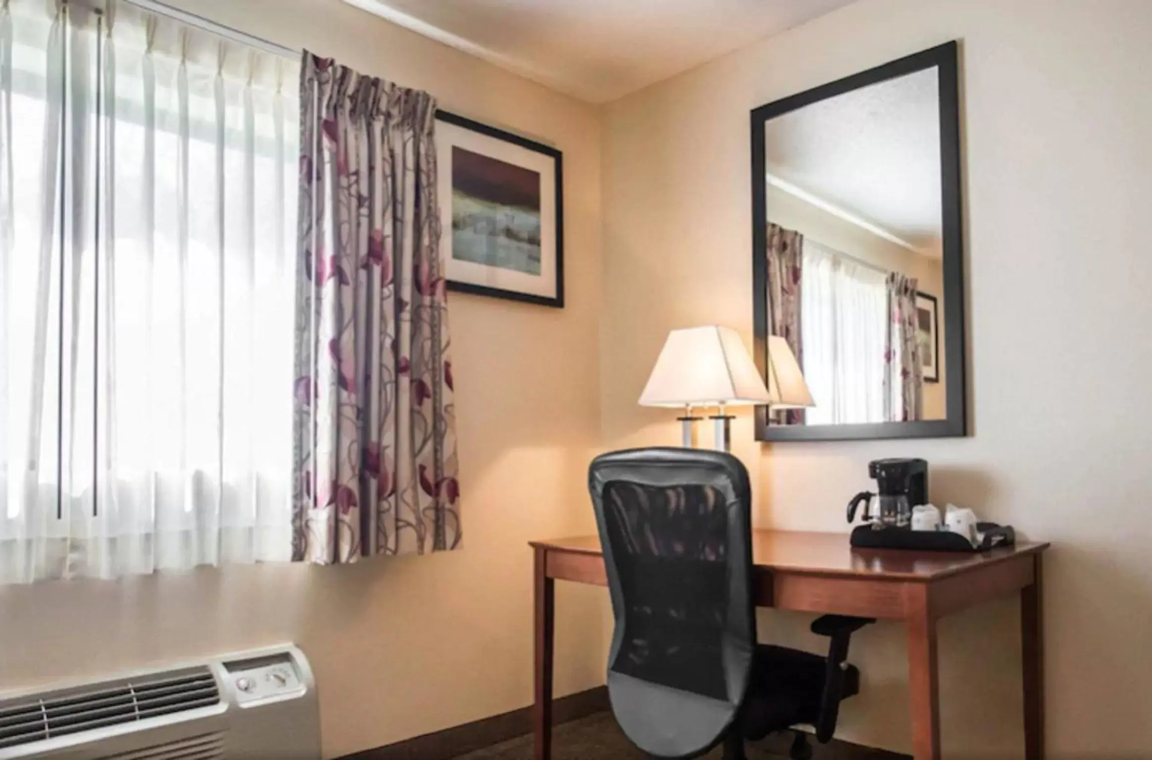 Queen Room - Mobility Accessible/Non-Smoking in Quality Inn