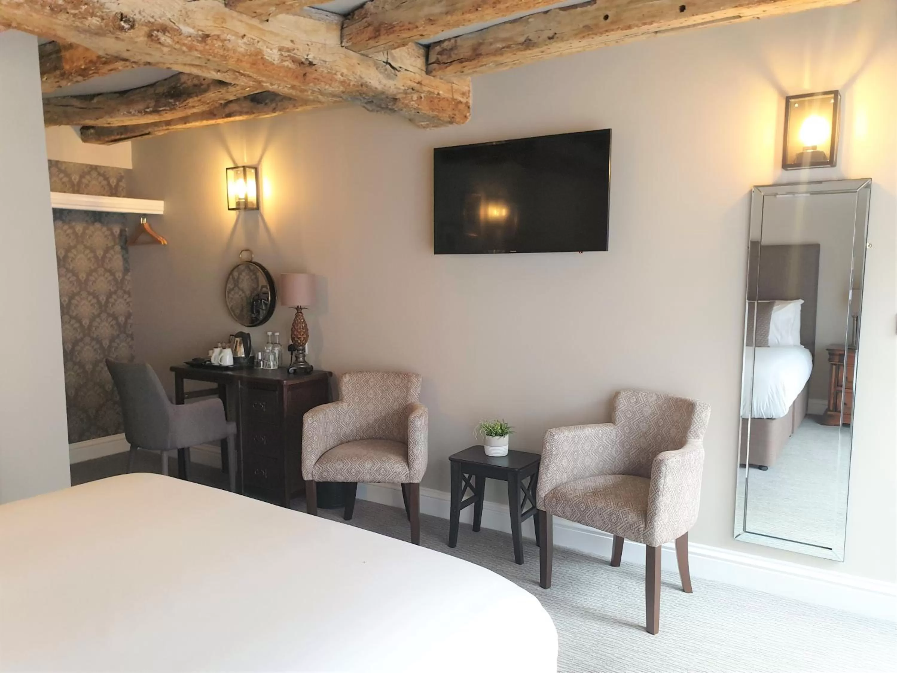 TV and multimedia, Bed in The Merchant's House, BW Signature Collection