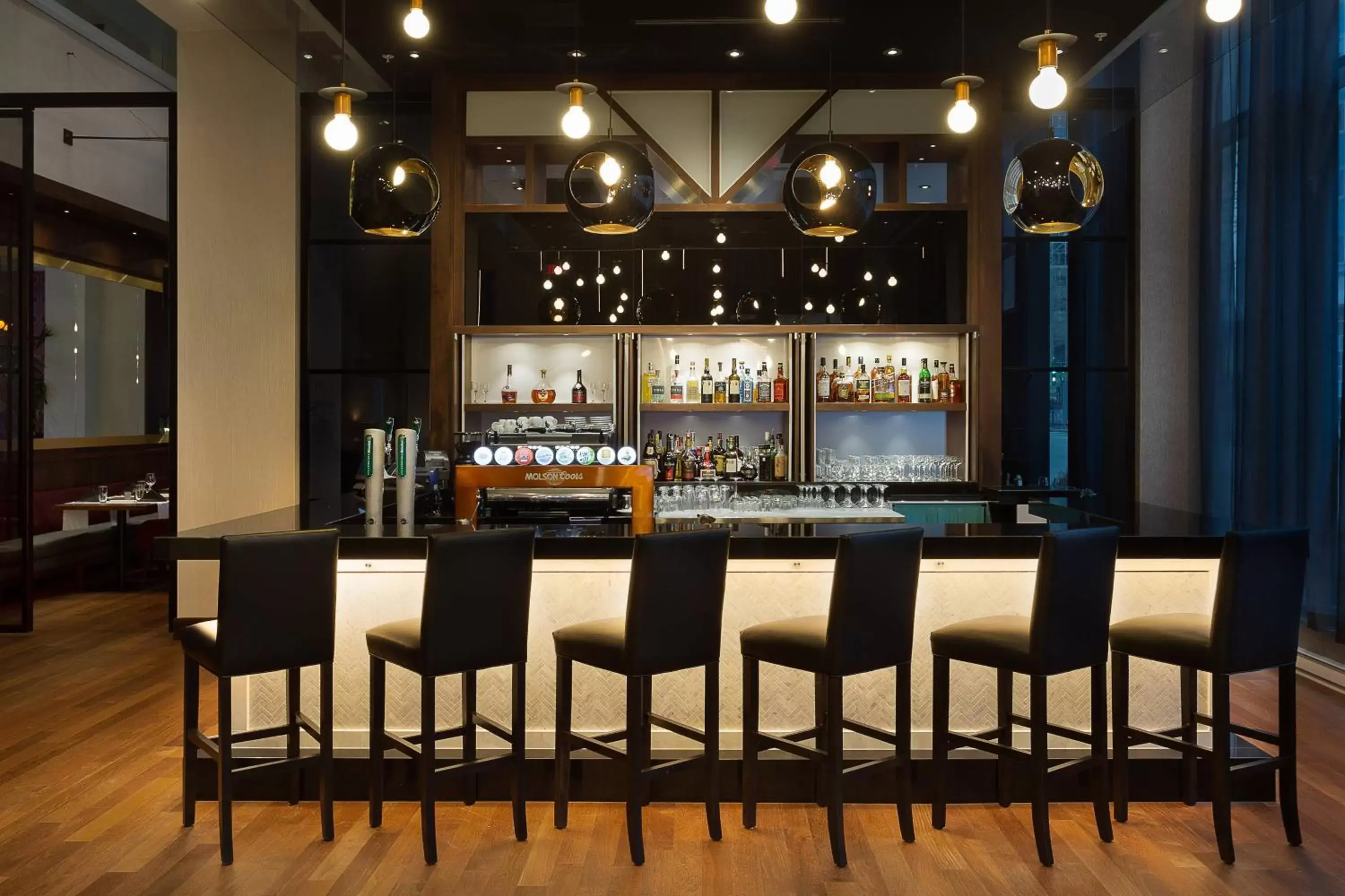 Restaurant/places to eat, Lounge/Bar in AC Hotel by Marriott Montreal Downtown