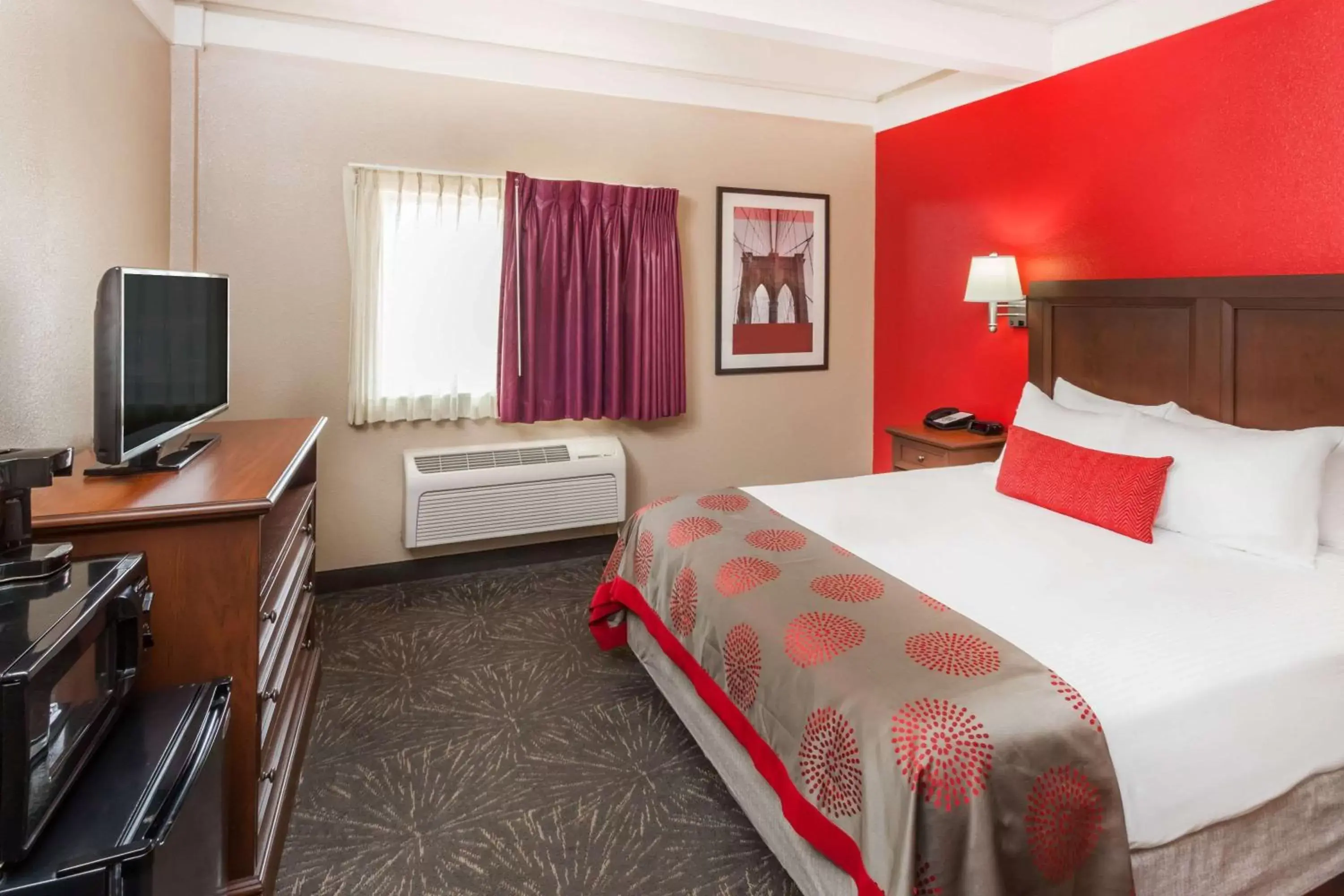 Photo of the whole room, Bed in Ramada by Wyndham Hammond Hotel & Conference Center