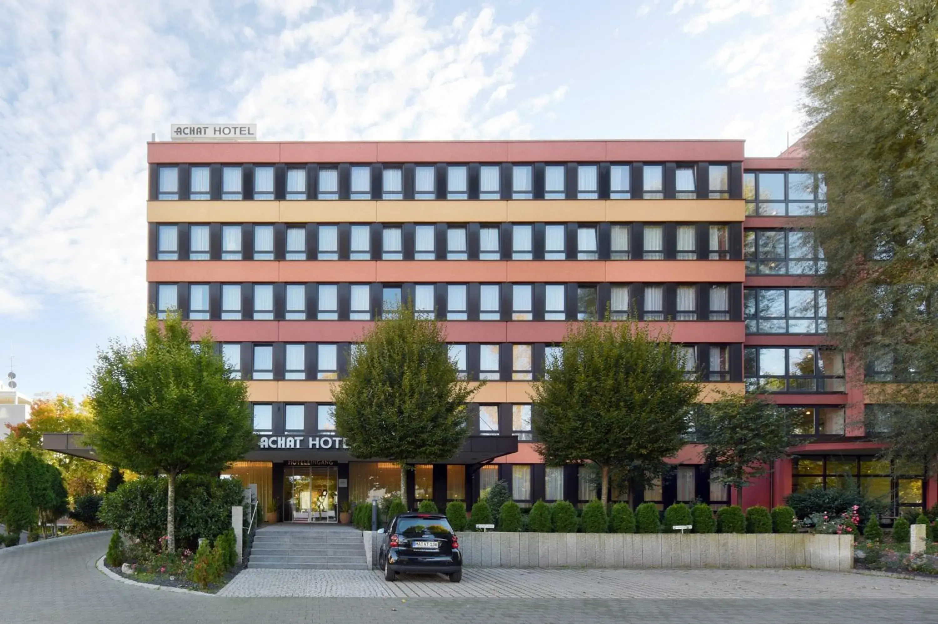 Property Building in ACHAT Hotel München Süd