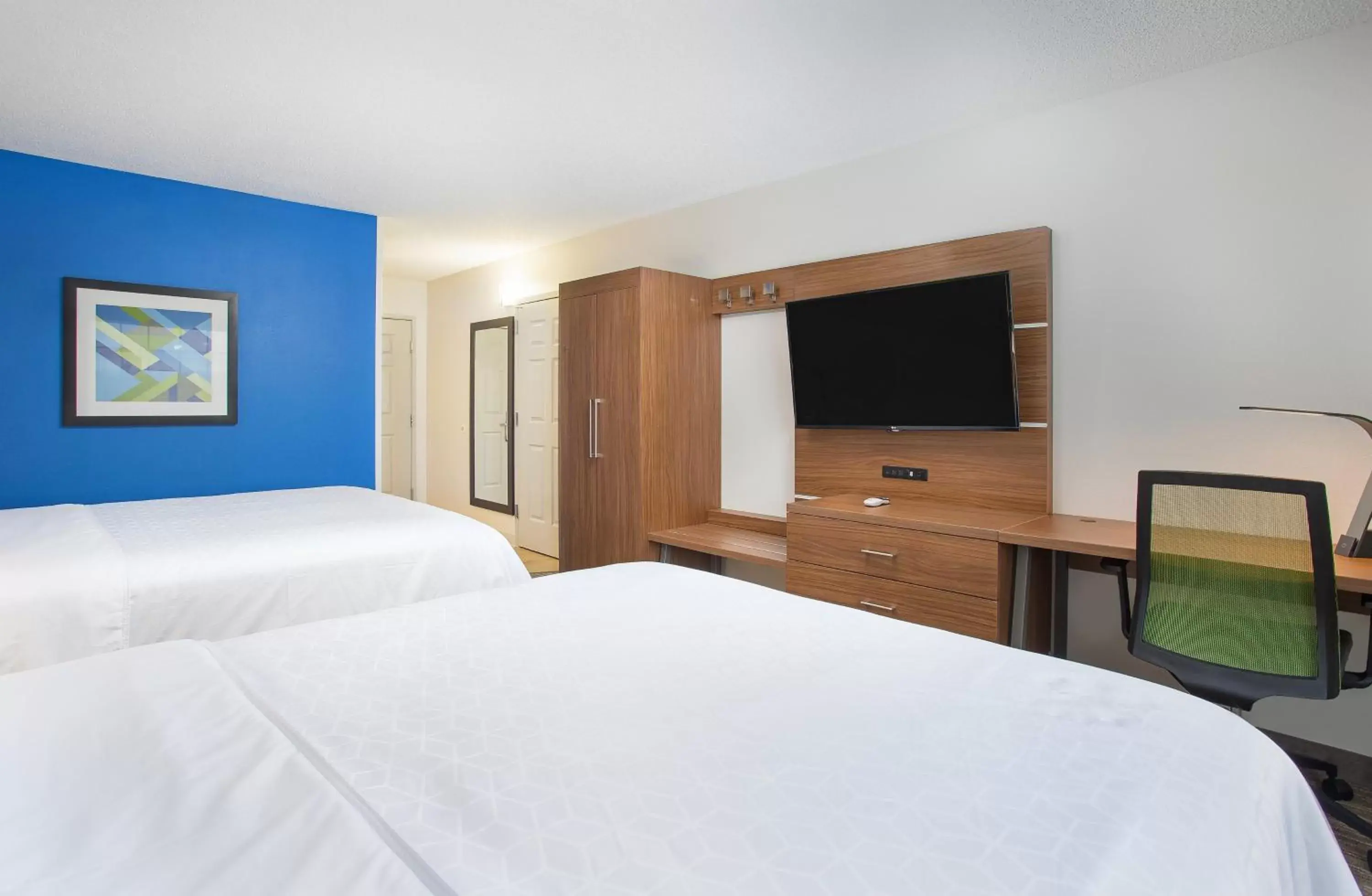 Photo of the whole room, Bed in Holiday Inn Express Hotel & Suites Alcoa Knoxville Airport, an IHG Hotel