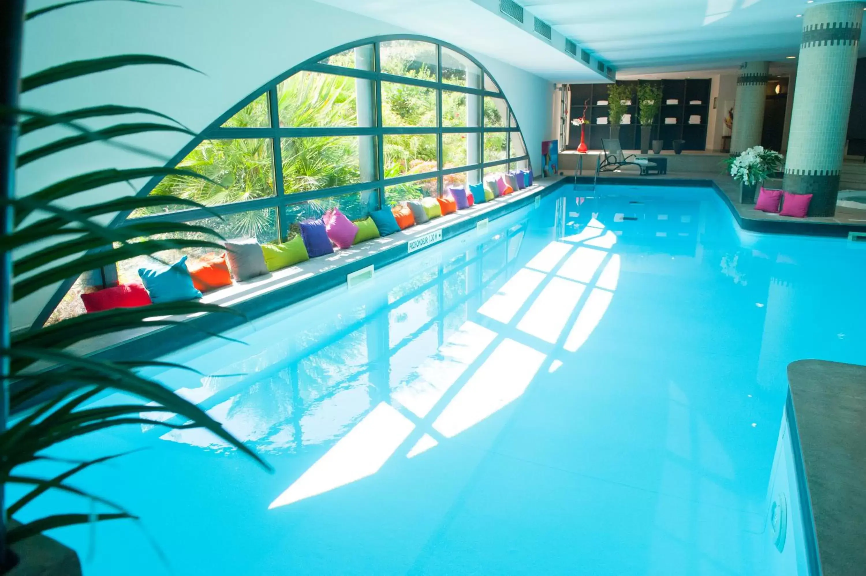 Swimming Pool in Hotel Parc Beaumont & Spa Pau - MGallery