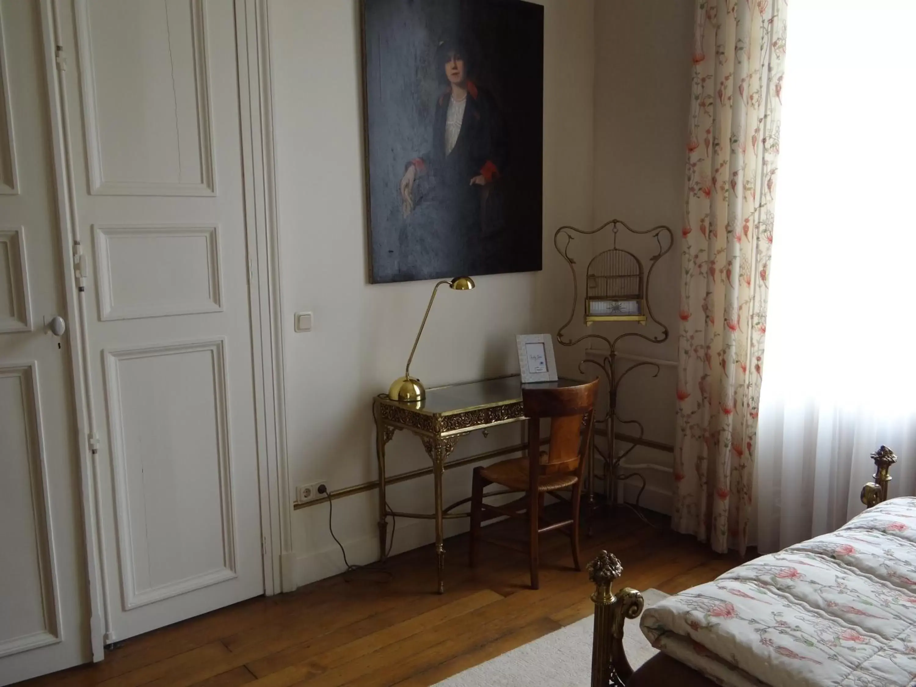 Seating area, TV/Entertainment Center in Château Mesny