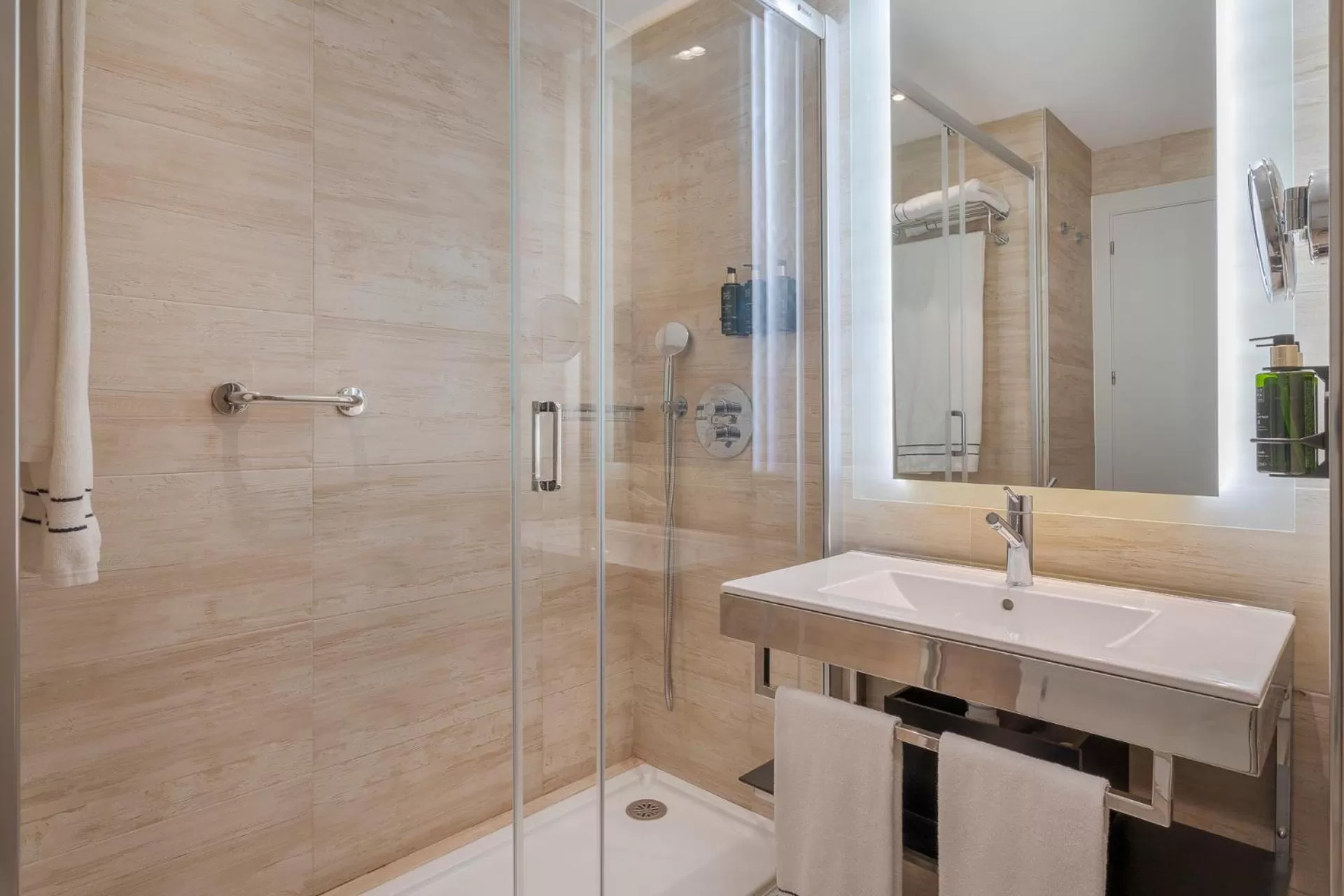 Shower in Melia Alicante