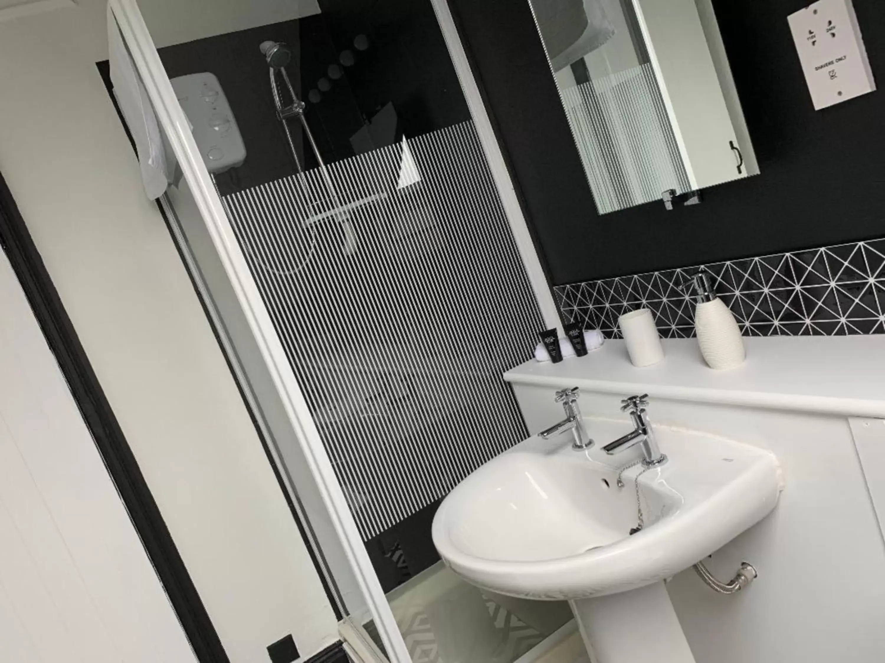 Bathroom in Kingsmere Guest House