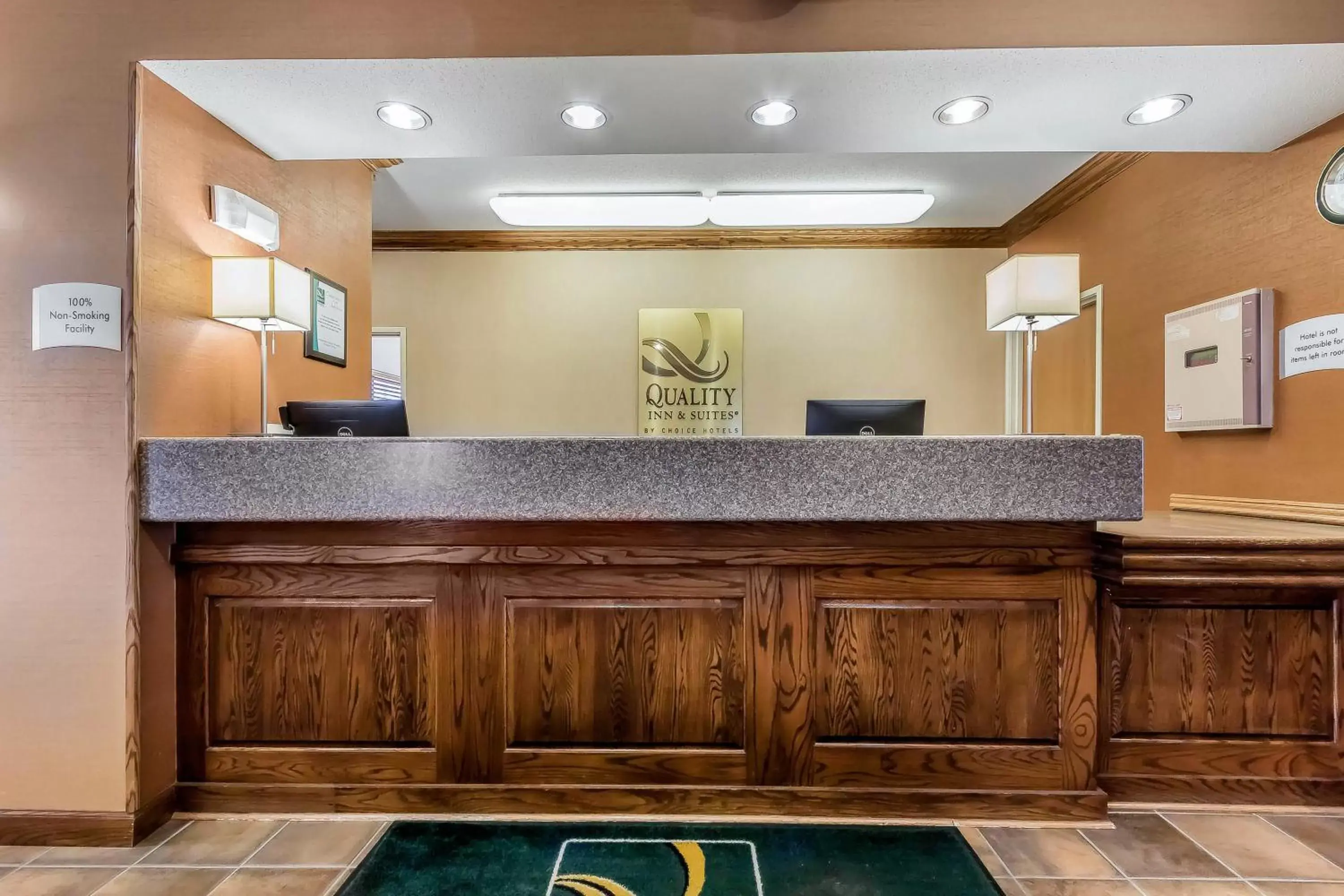 Lobby/Reception in Comfort Inn & Suites