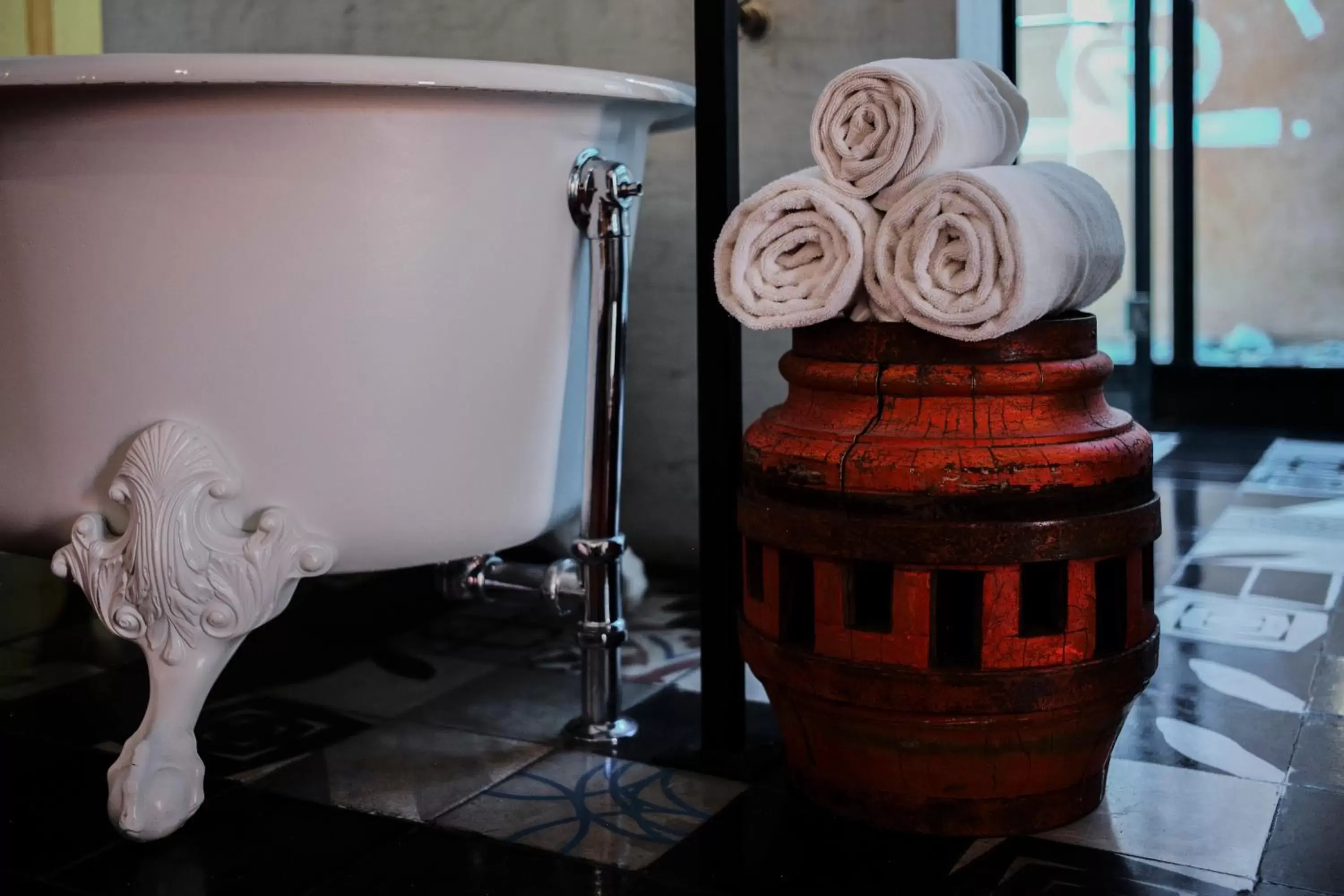 Decorative detail, Bathroom in Hotel Los Amantes