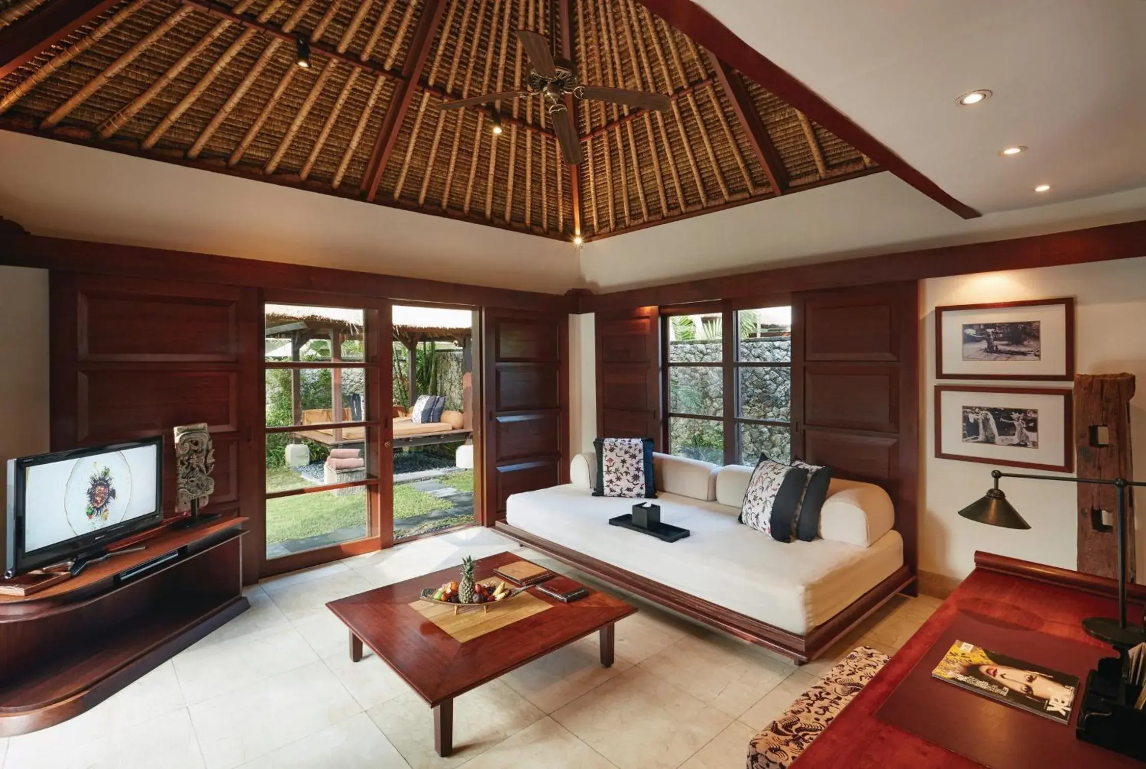 Living room, Seating Area in Jimbaran Puri, A Belmond Hotel, Bali