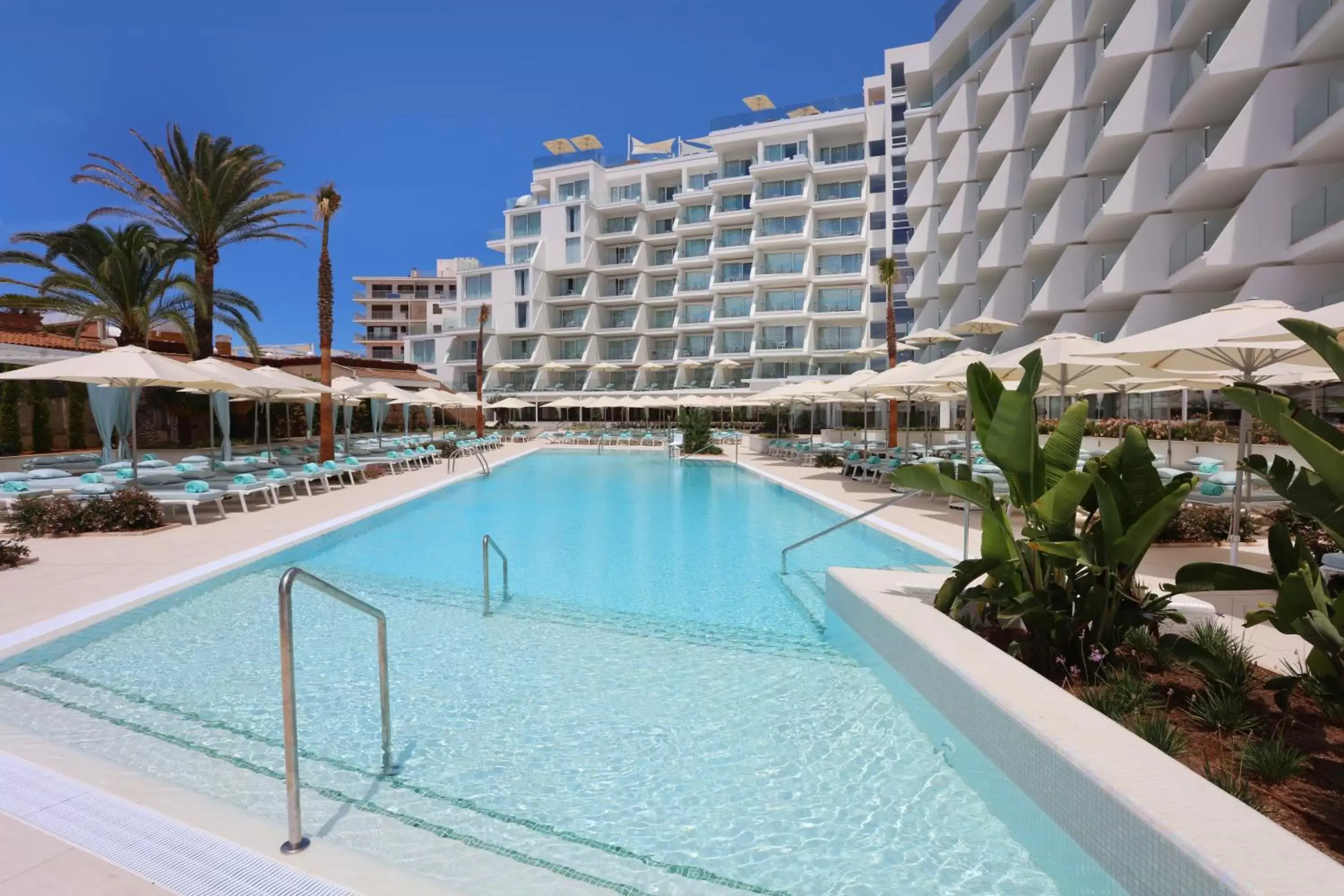 Swimming pool, Property Building in Iberostar Selection Playa de Palma