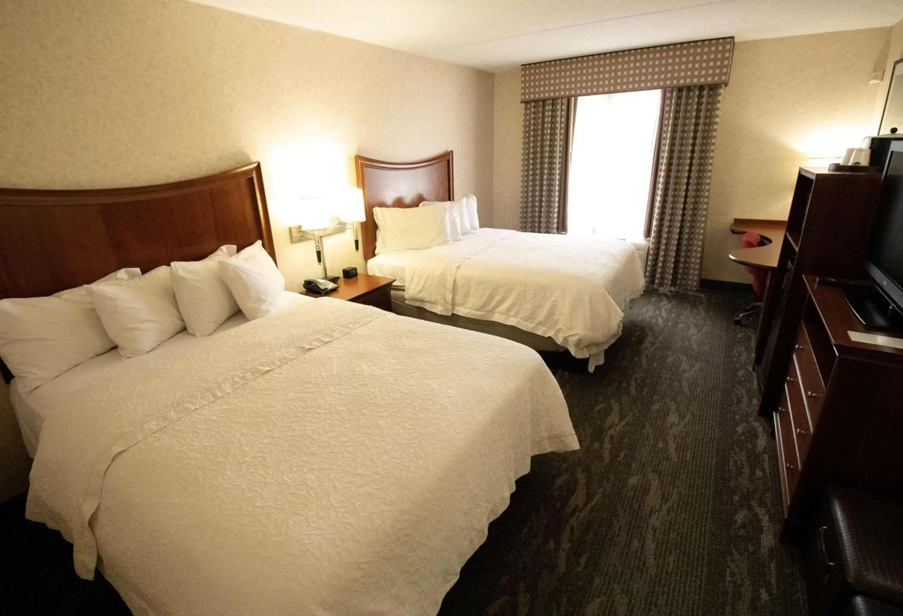 Bed in Hampton Inn & Suites Richmond/Virginia Center