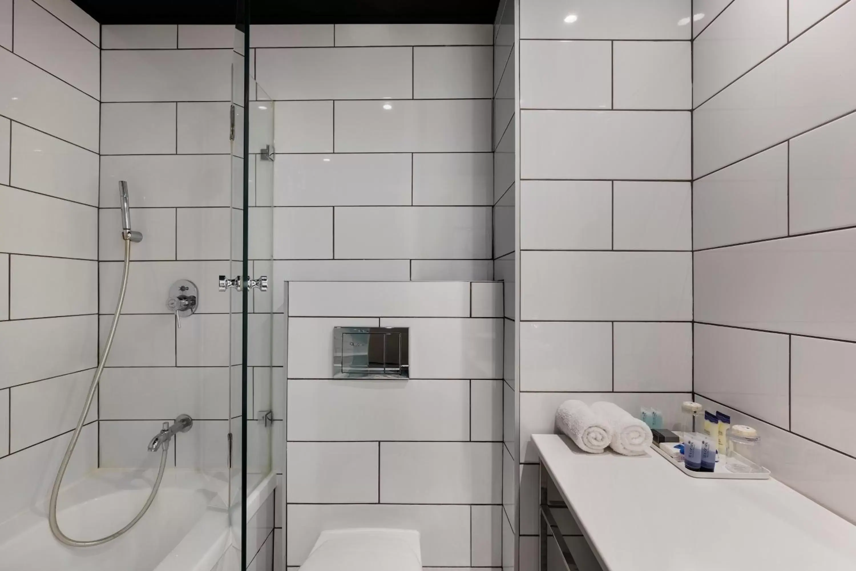 Shower, Bathroom in Play Eilat Hotel