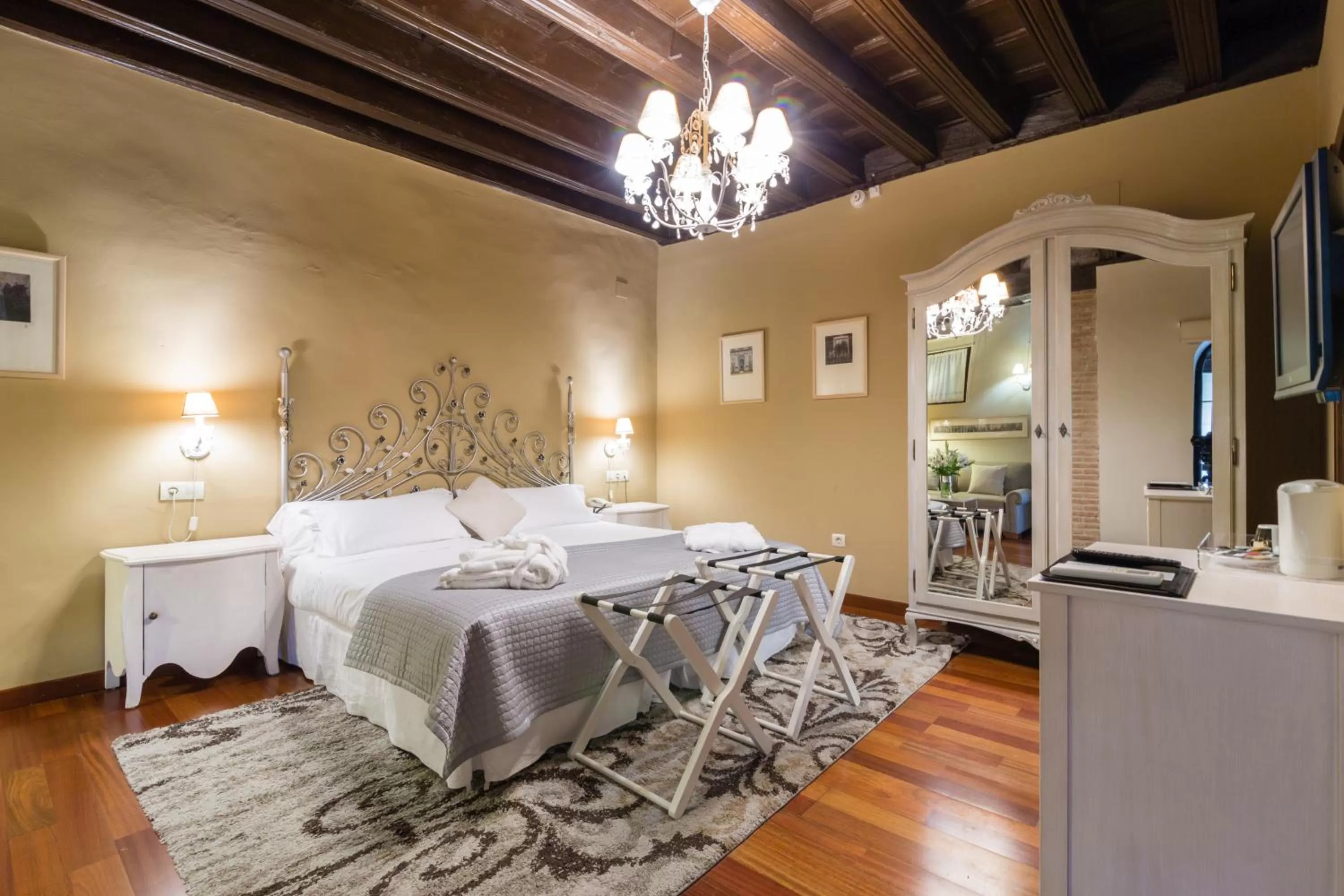 Bed in Palacio de Mariana Pineda