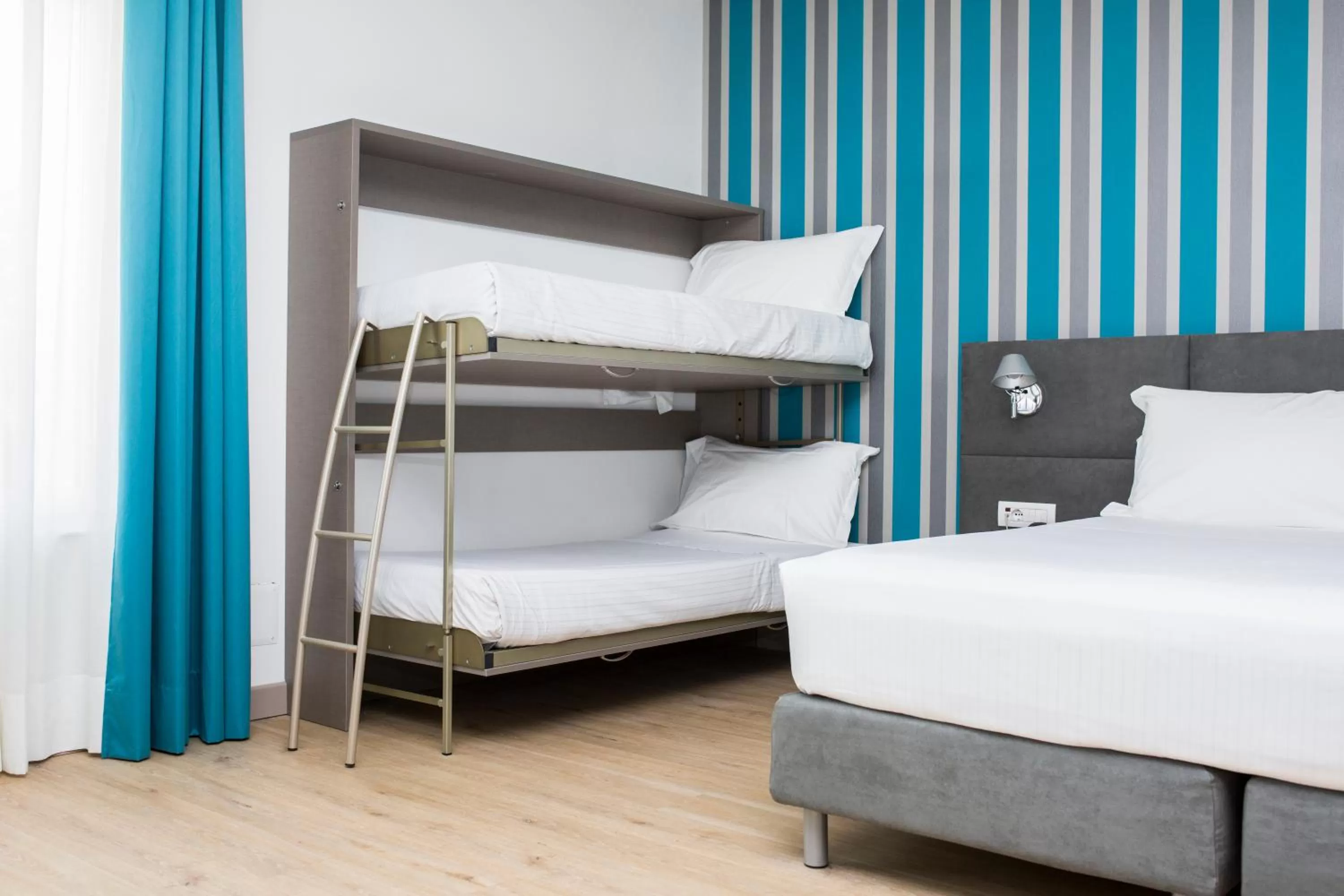 bunk bed, Bed in Diamante MHotel