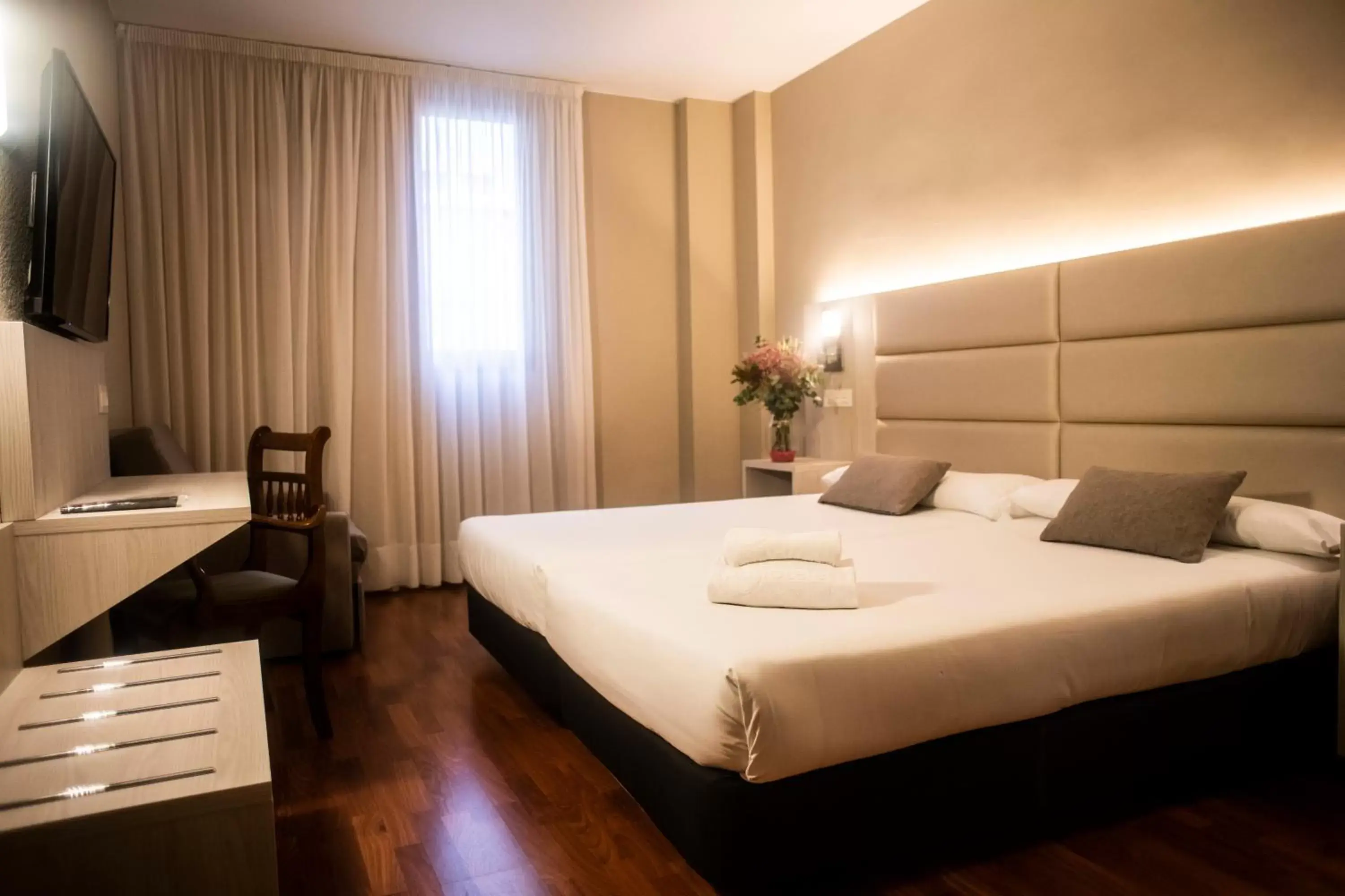 Bed in Hotel Zaragoza Royal