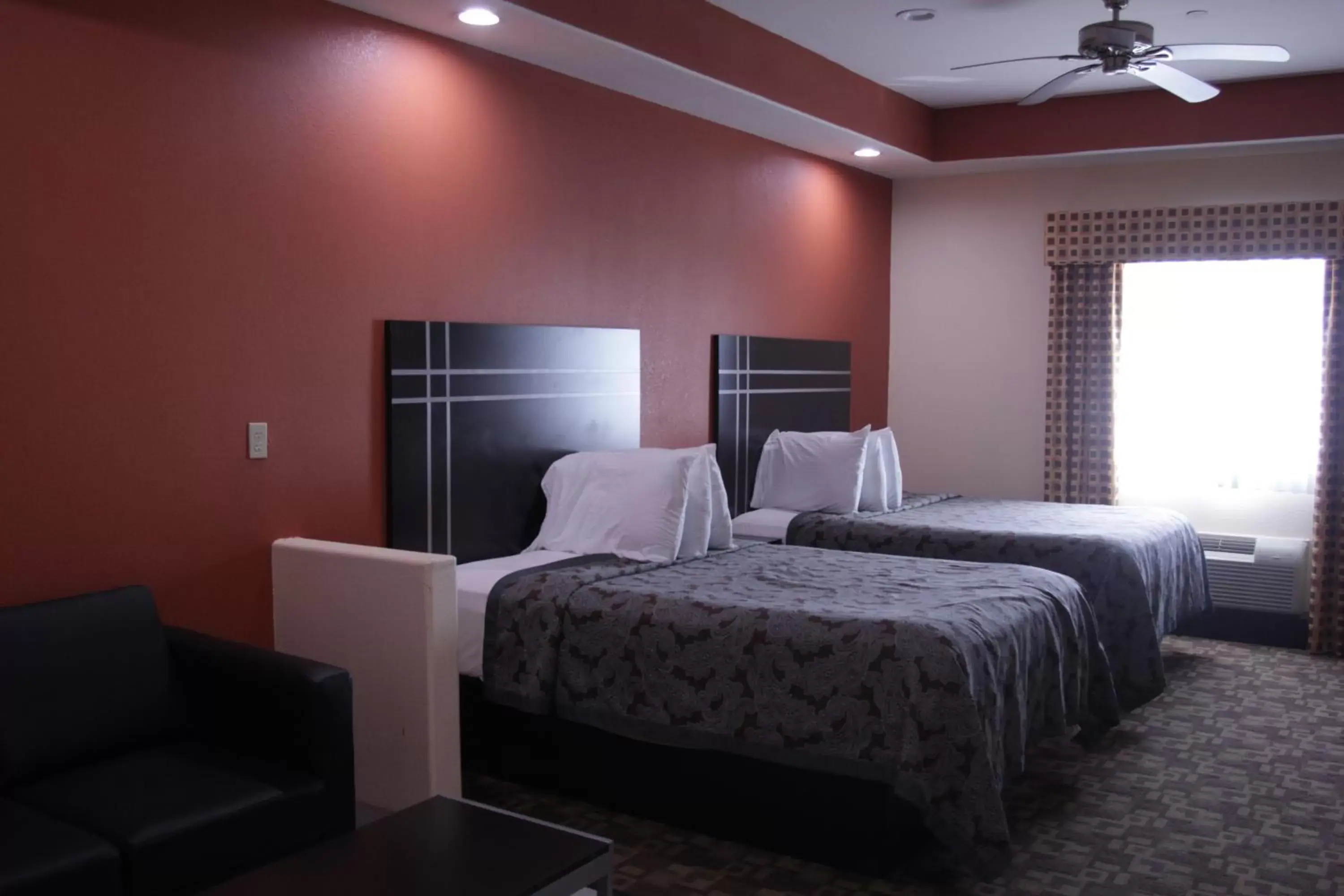 Bed in Americas Best Value Inn Port Aransas