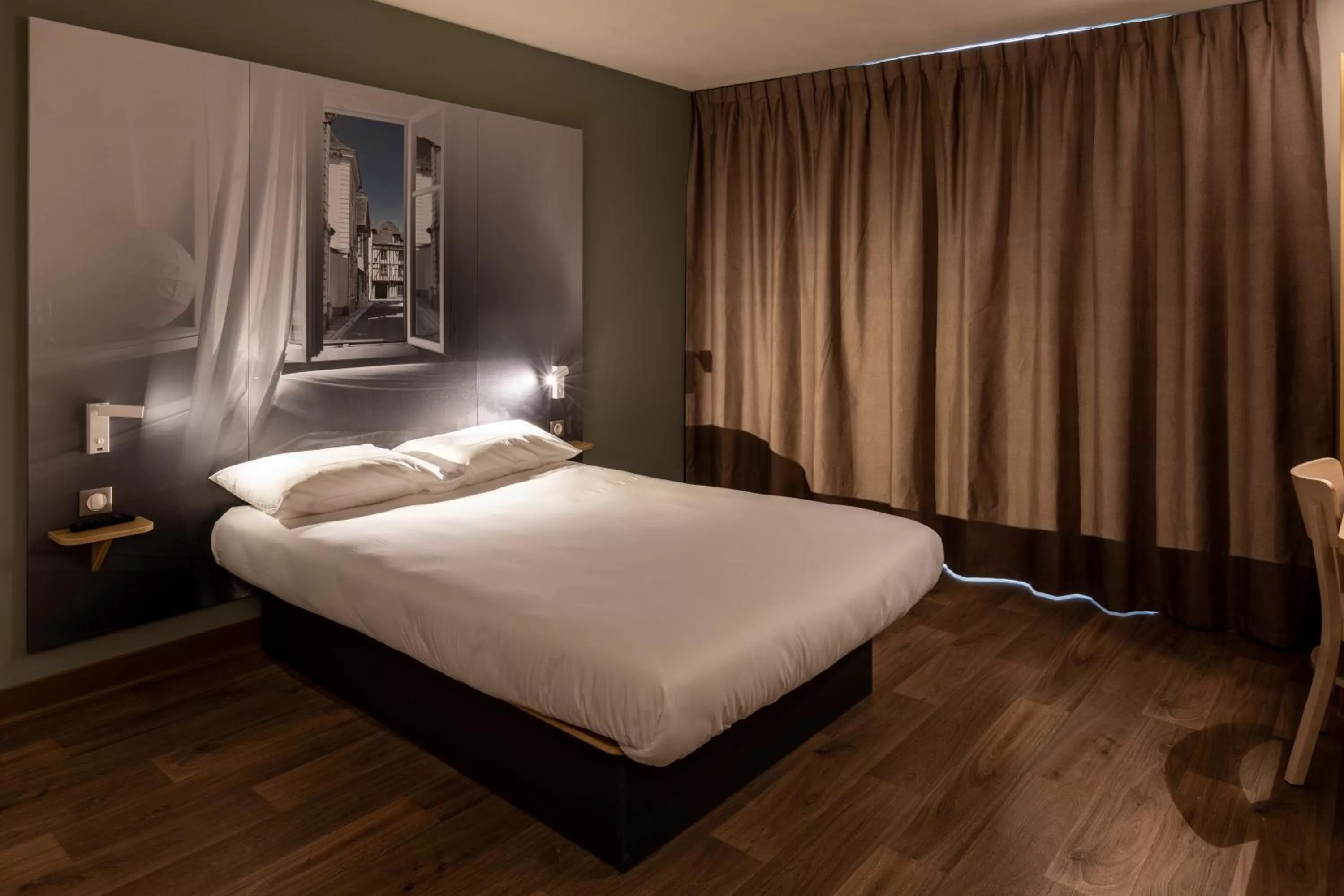 Bedroom, Bed in B&B HOTEL Troyes Magasins d'usine