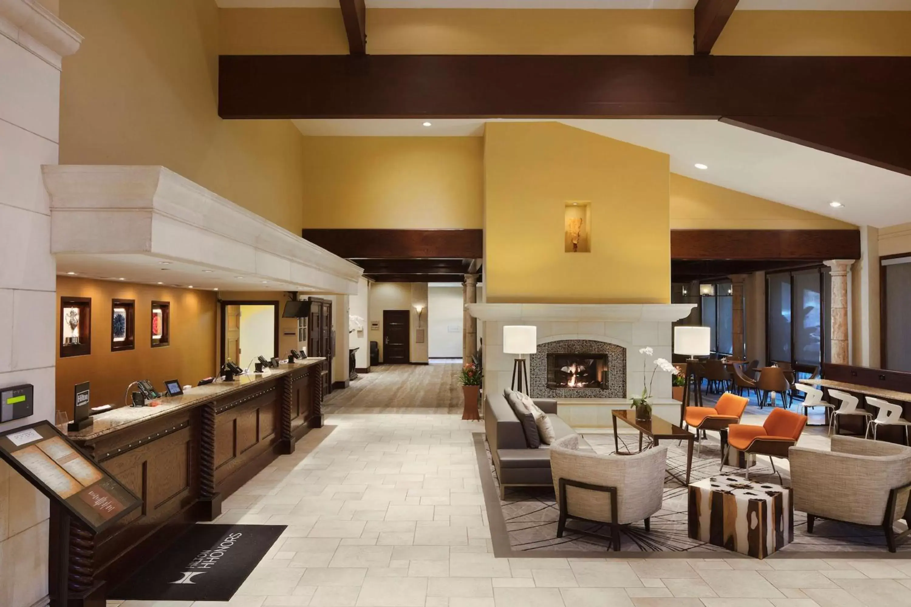 Lobby or reception, Restaurant/Places to Eat in DoubleTree by Hilton Ontario Airport